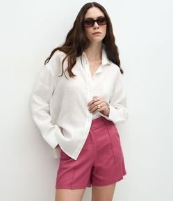 Short Cintura Alta em Viscolinho com Frisos