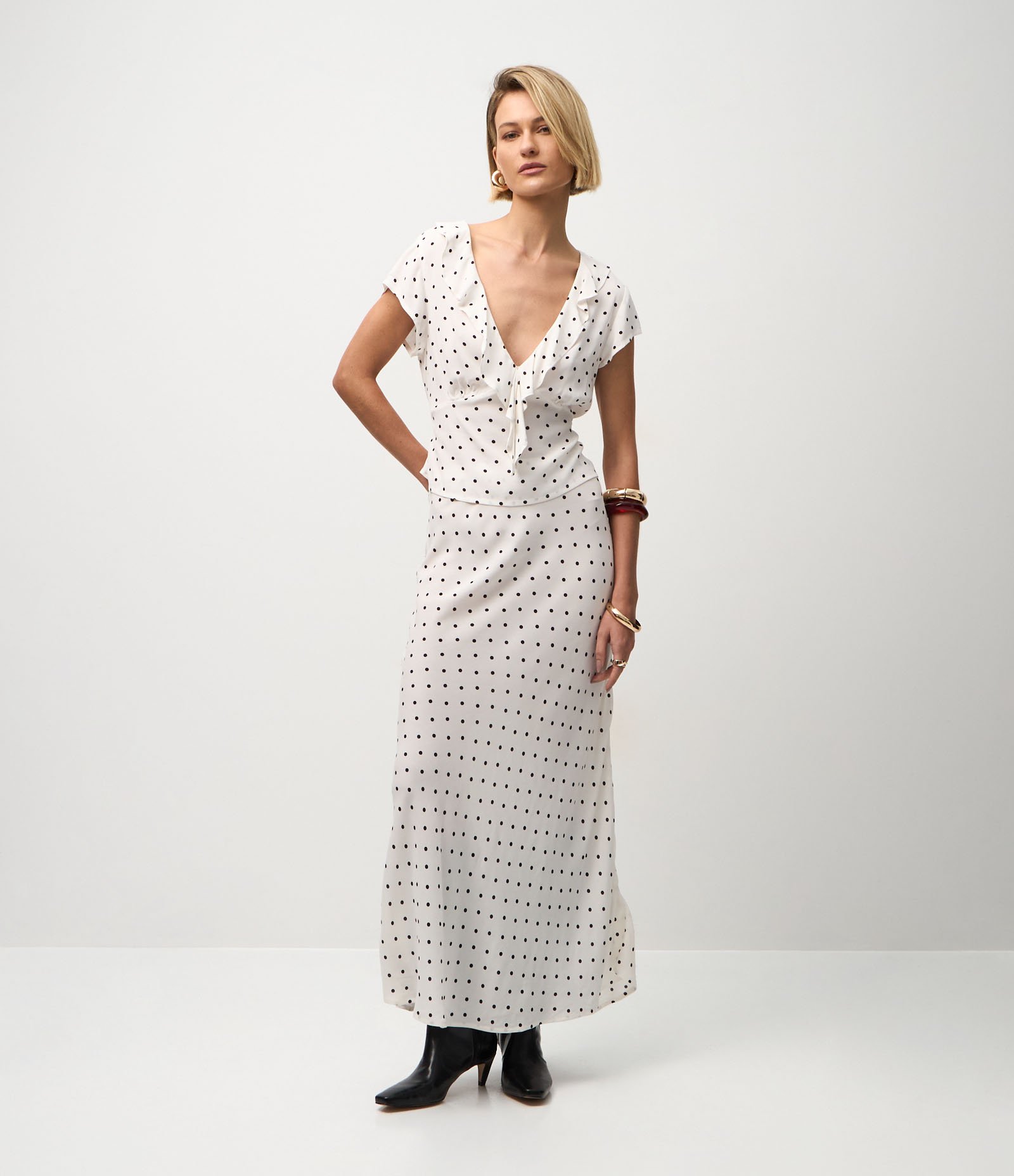 Blusa Manga Curta com Babados e Estampa Poá Branco 2