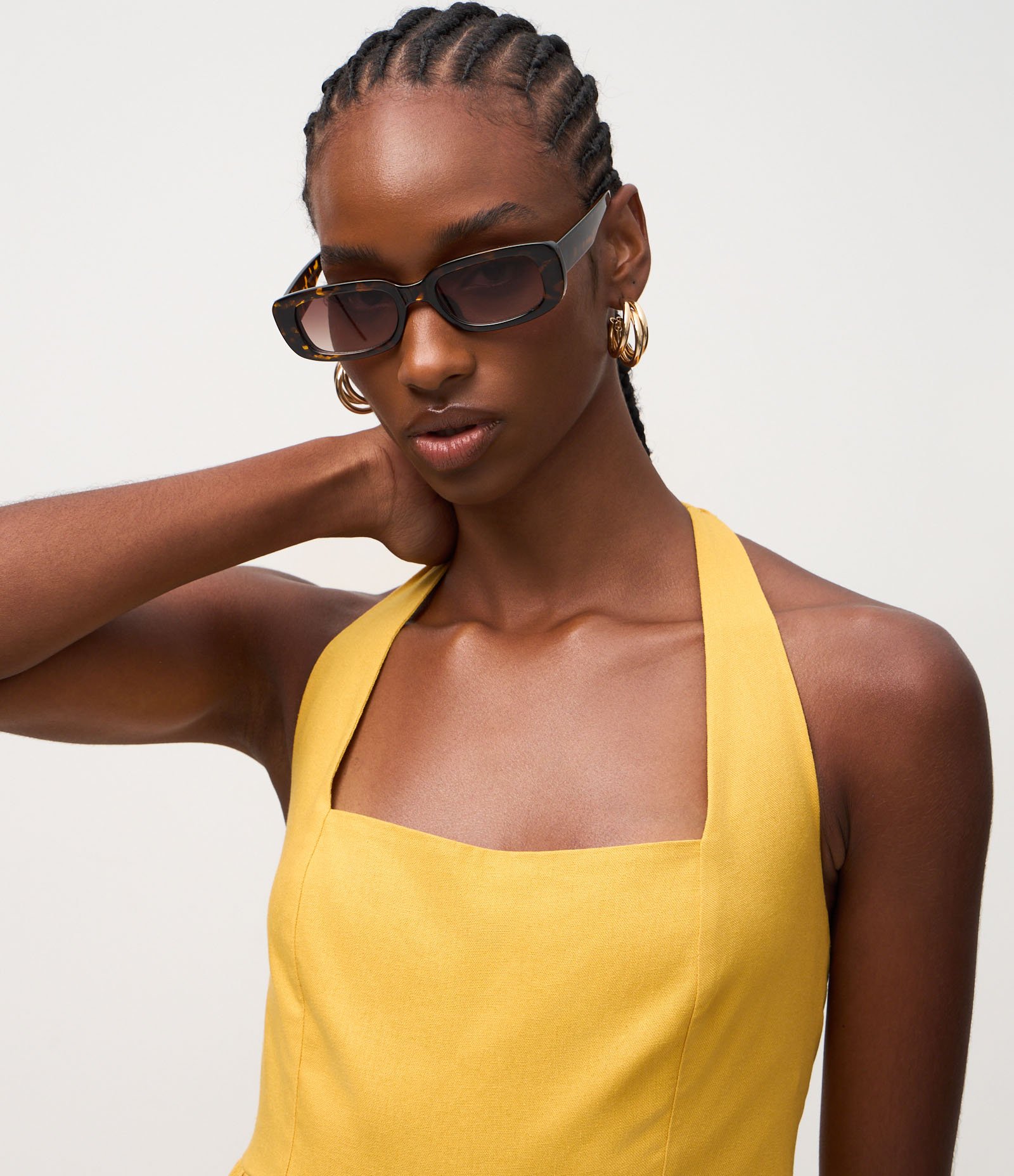 Vestido Midi Frente Único em Viscolinho com Recortes Mostarda 3