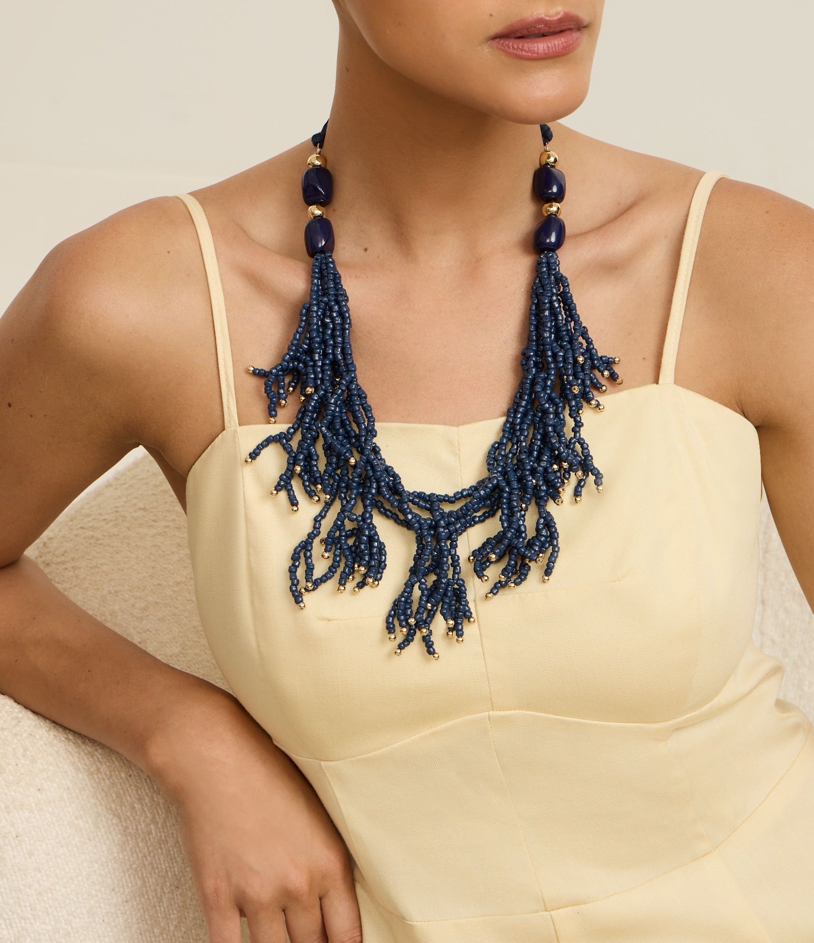 Maxi Colar em Miçangas com Contraste nas Pontas Azul 4