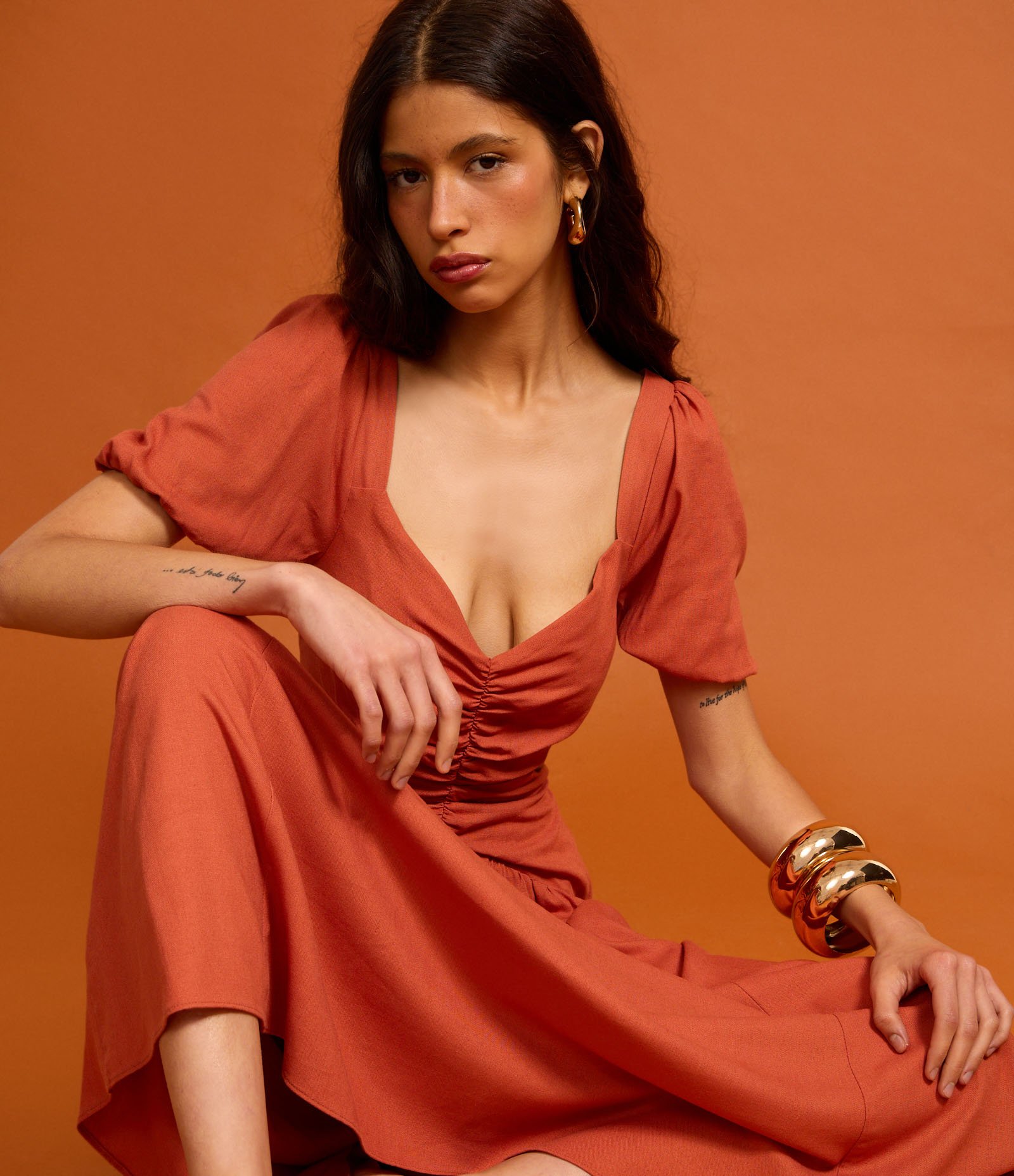 Vestido Long Midi em Viscolinho com Franzido no Busto e Detalhe Lateral Laranja 6