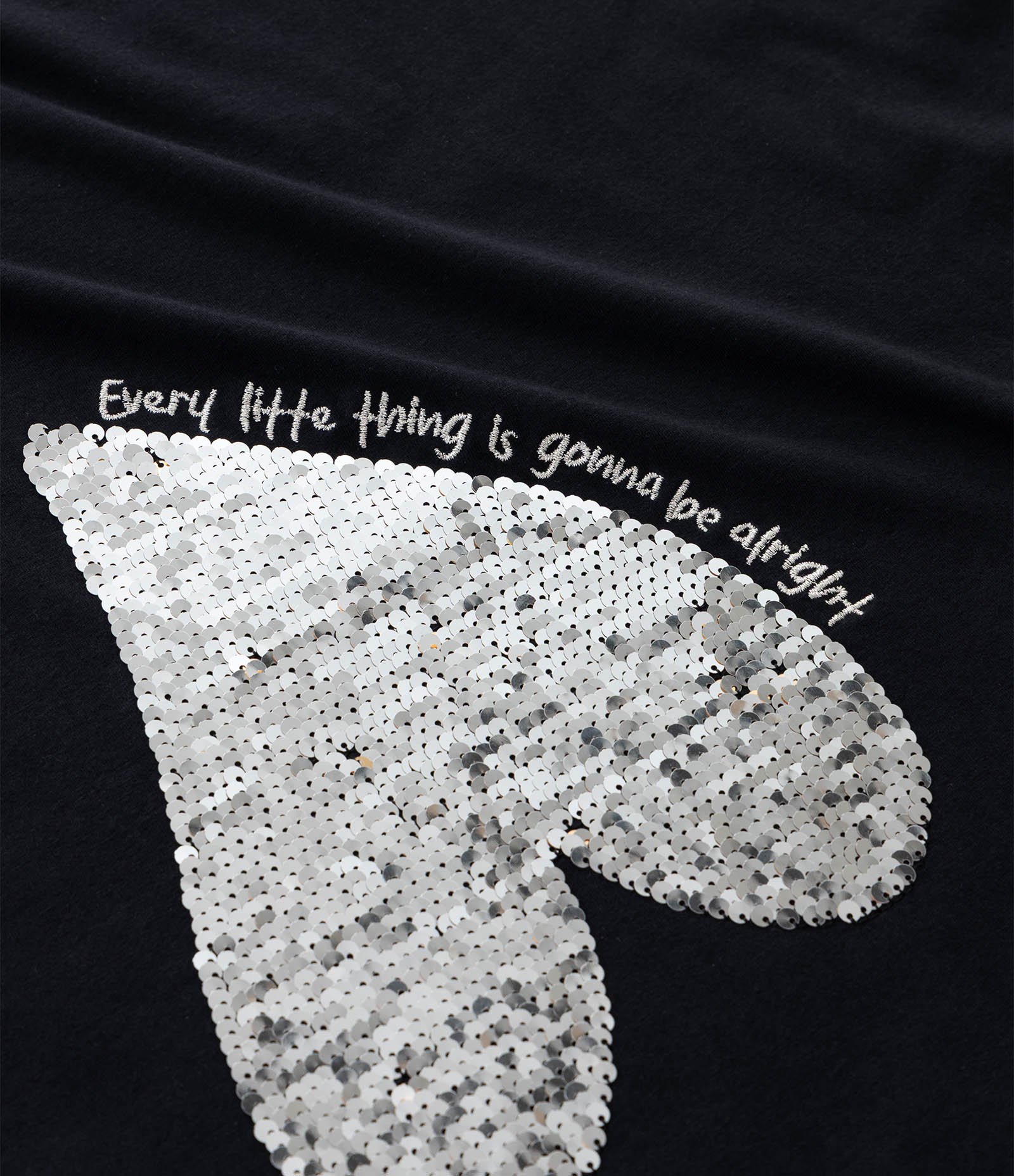 Camiseta em Algodão com Estampa de Coração em Paetê Curve & Plus Size Preto 3