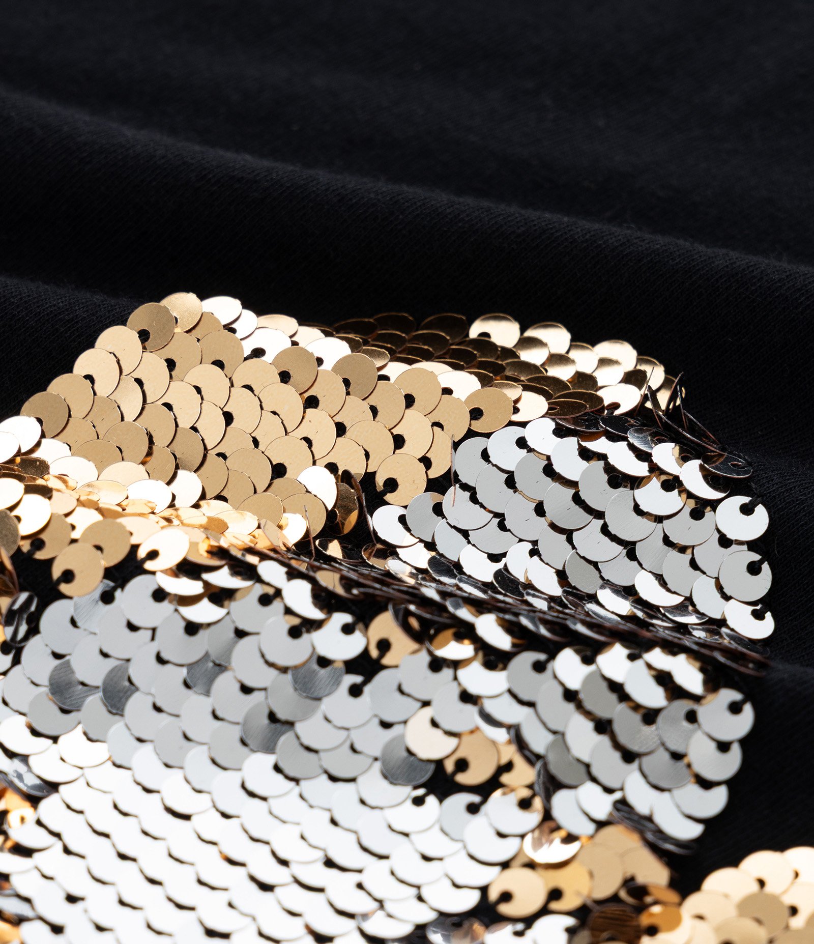 Camiseta em Algodão com Estampa de Coração em Paetê Curve & Plus Size Preto 5