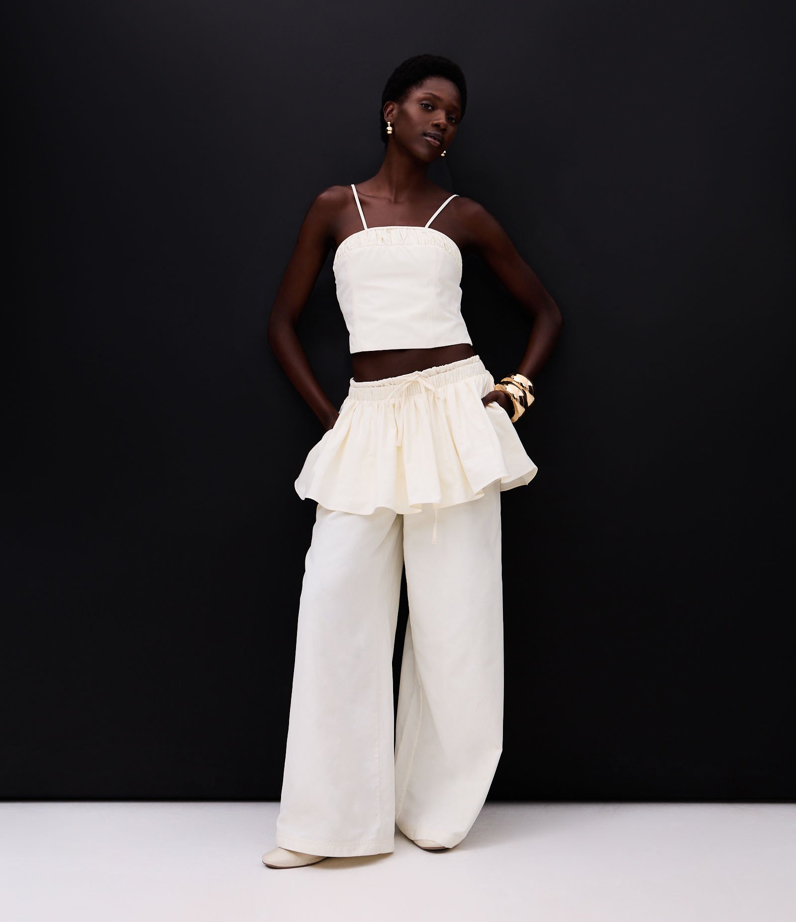 Short Saia Curto em Tricoline com Elástico no Cós e Franzidos Off White 7