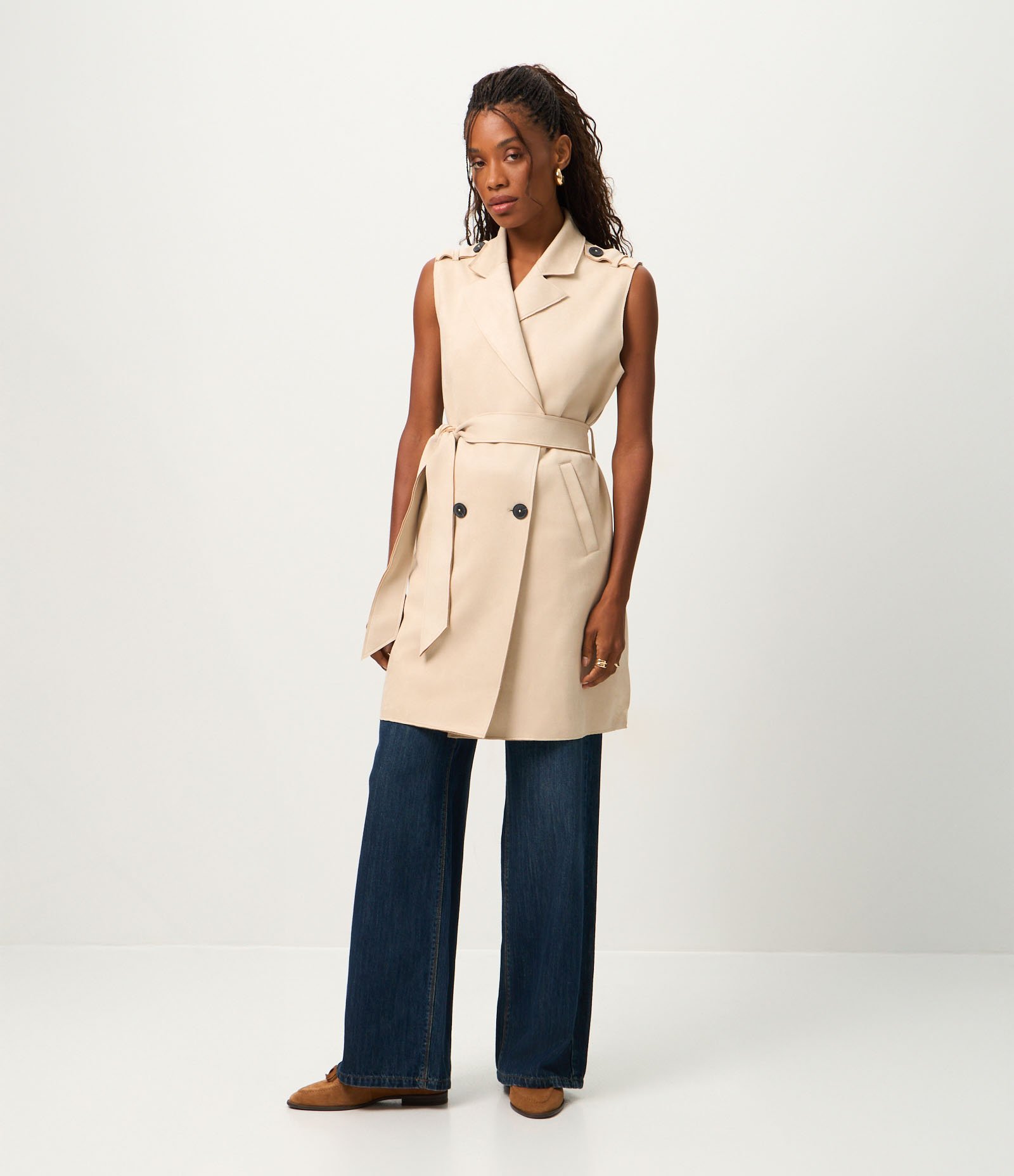 Colete Alongado em Suede com Faixa para Amarração Bege 2