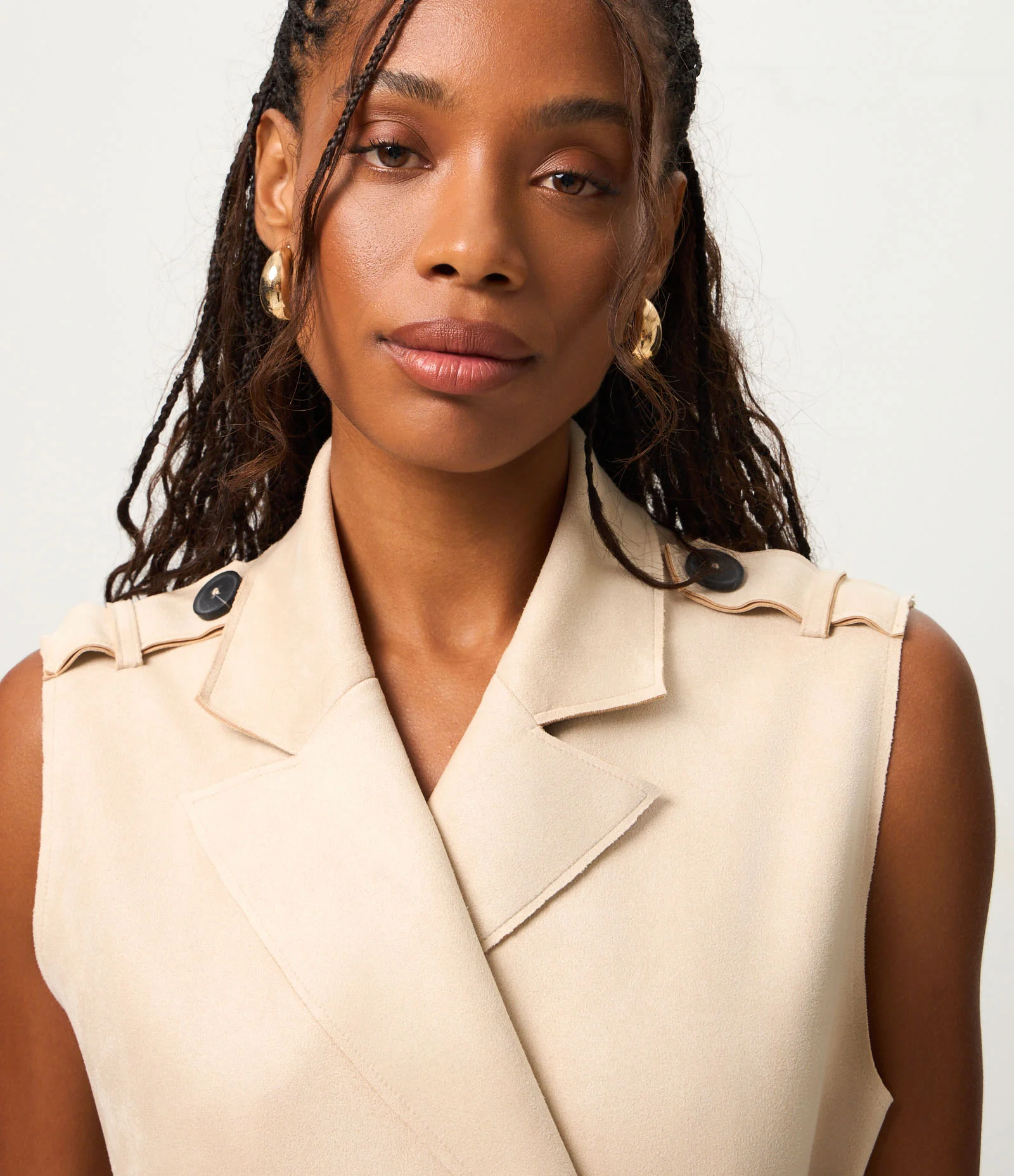 Colete Alongado em Suede com Faixa para Amarração Bege 3