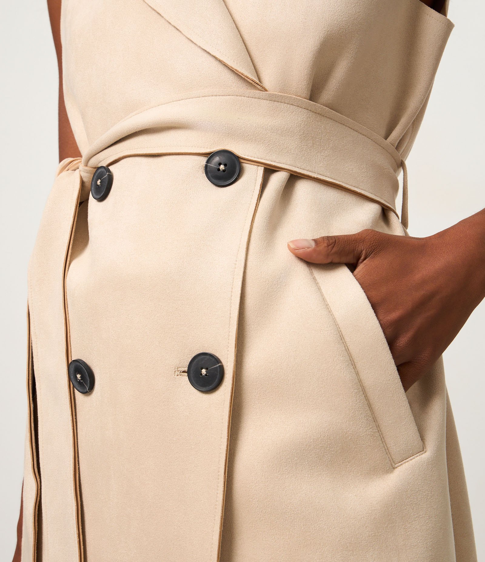 Colete Alongado em Suede com Faixa para Amarração Bege 5