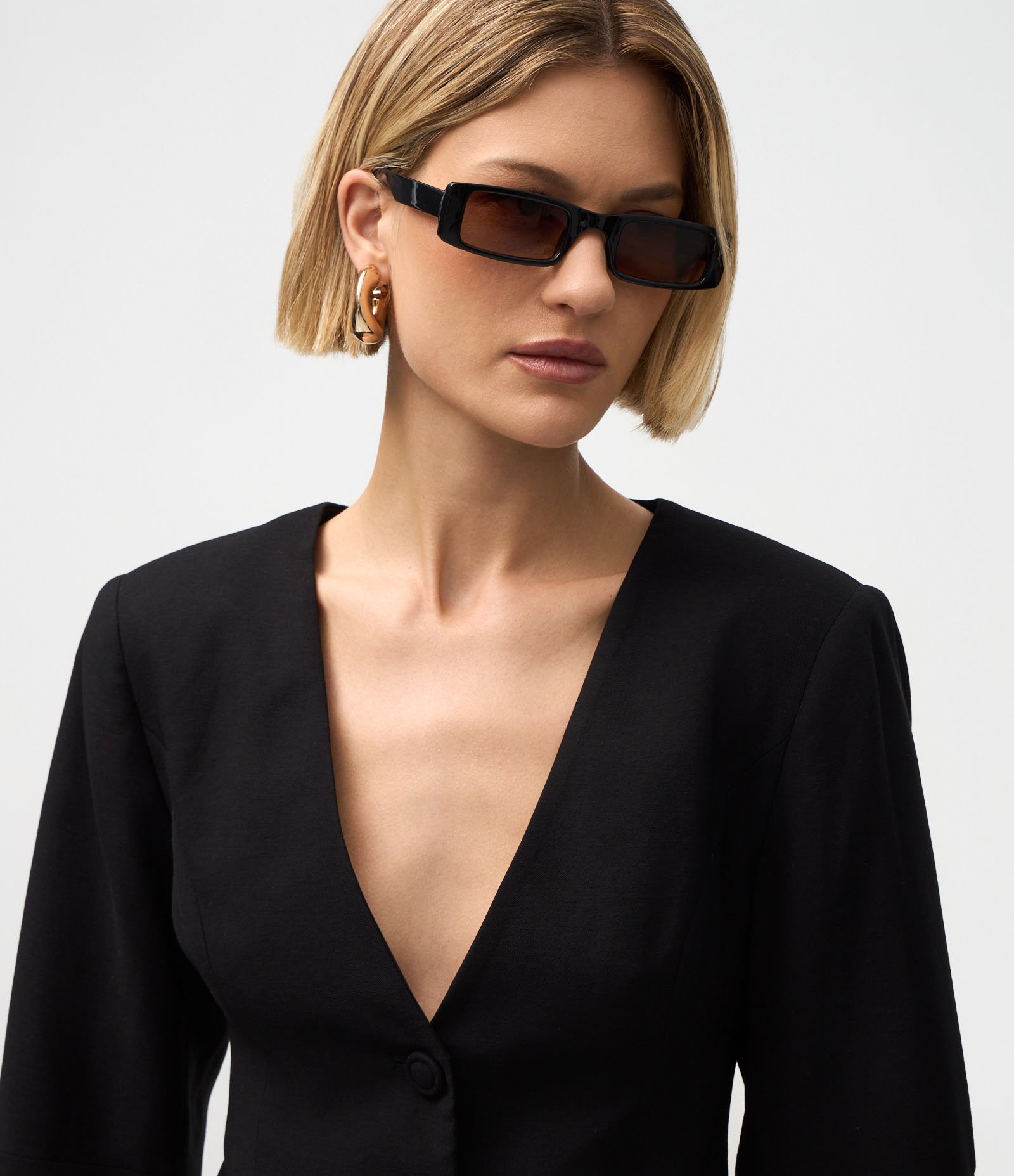 Blazer Alfaiatado com Corte Acinturado e Mangas Balloon Preto 3