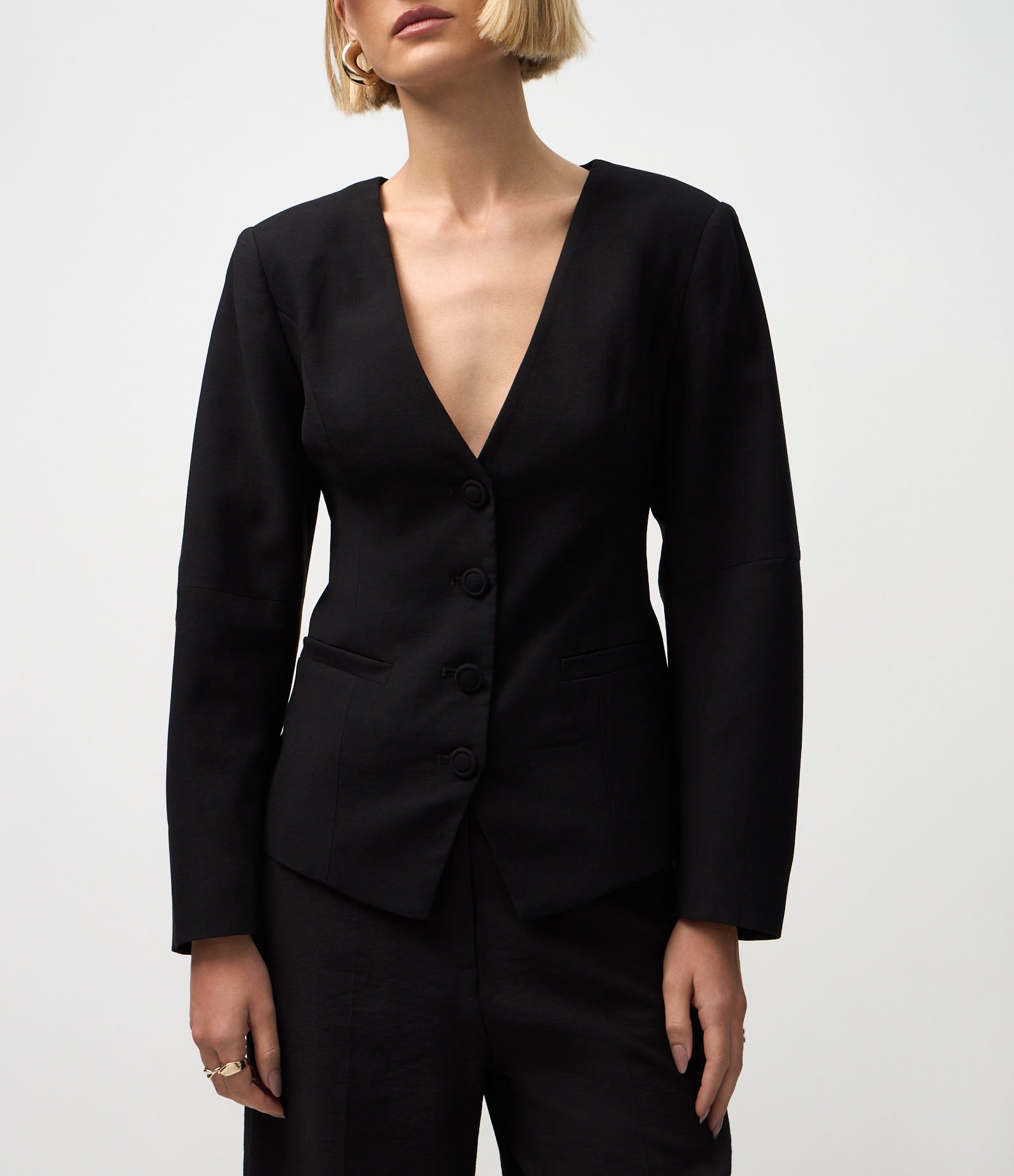 Blazer Alfaiatado com Corte Acinturado e Mangas Balloon Preto 4