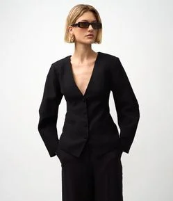 Blazer Alfaiatado com Corte Acinturado e Mangas Balloon