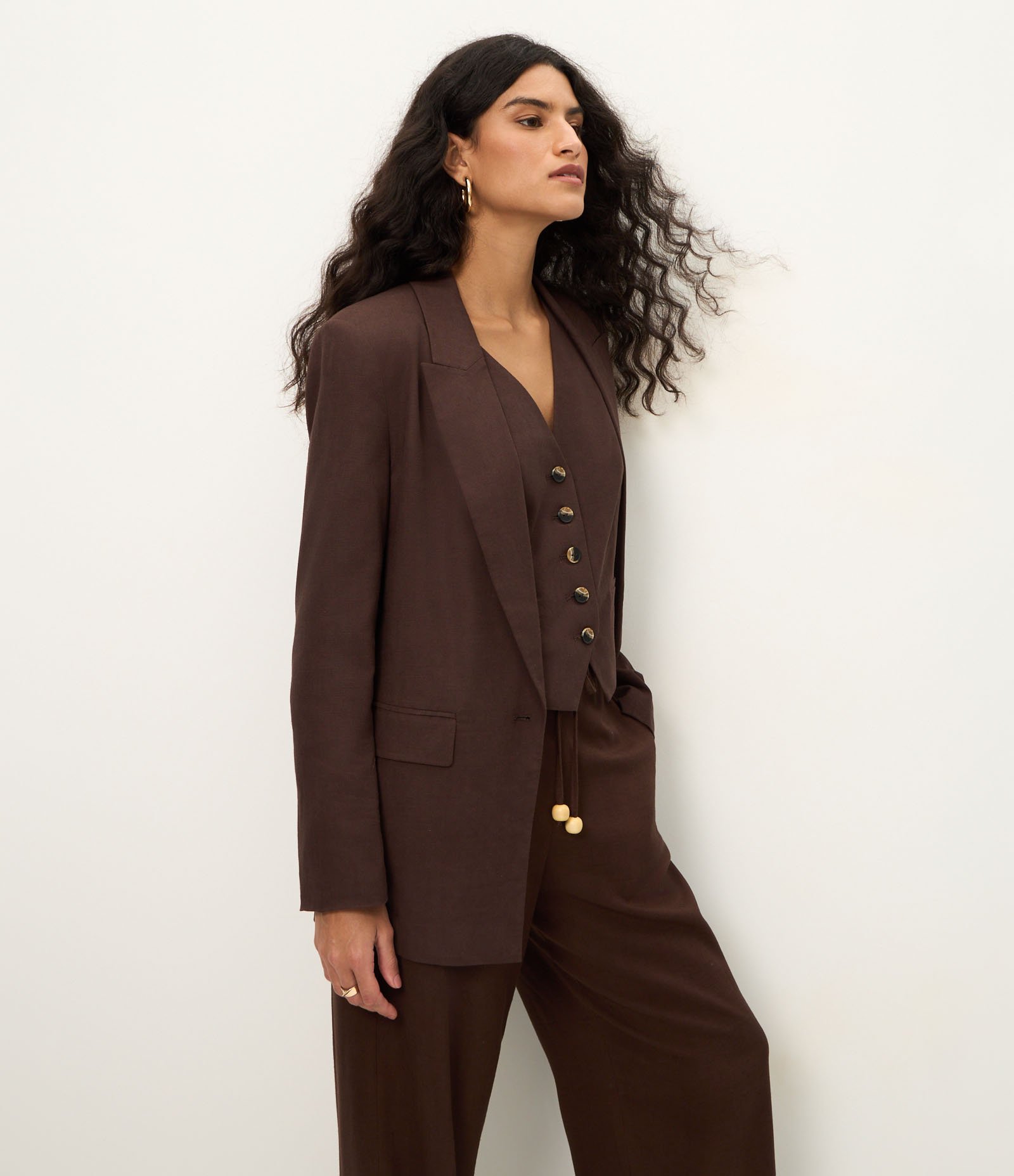 Blazer em Viscolinho com Lapelas e Botão Único Marrom 1