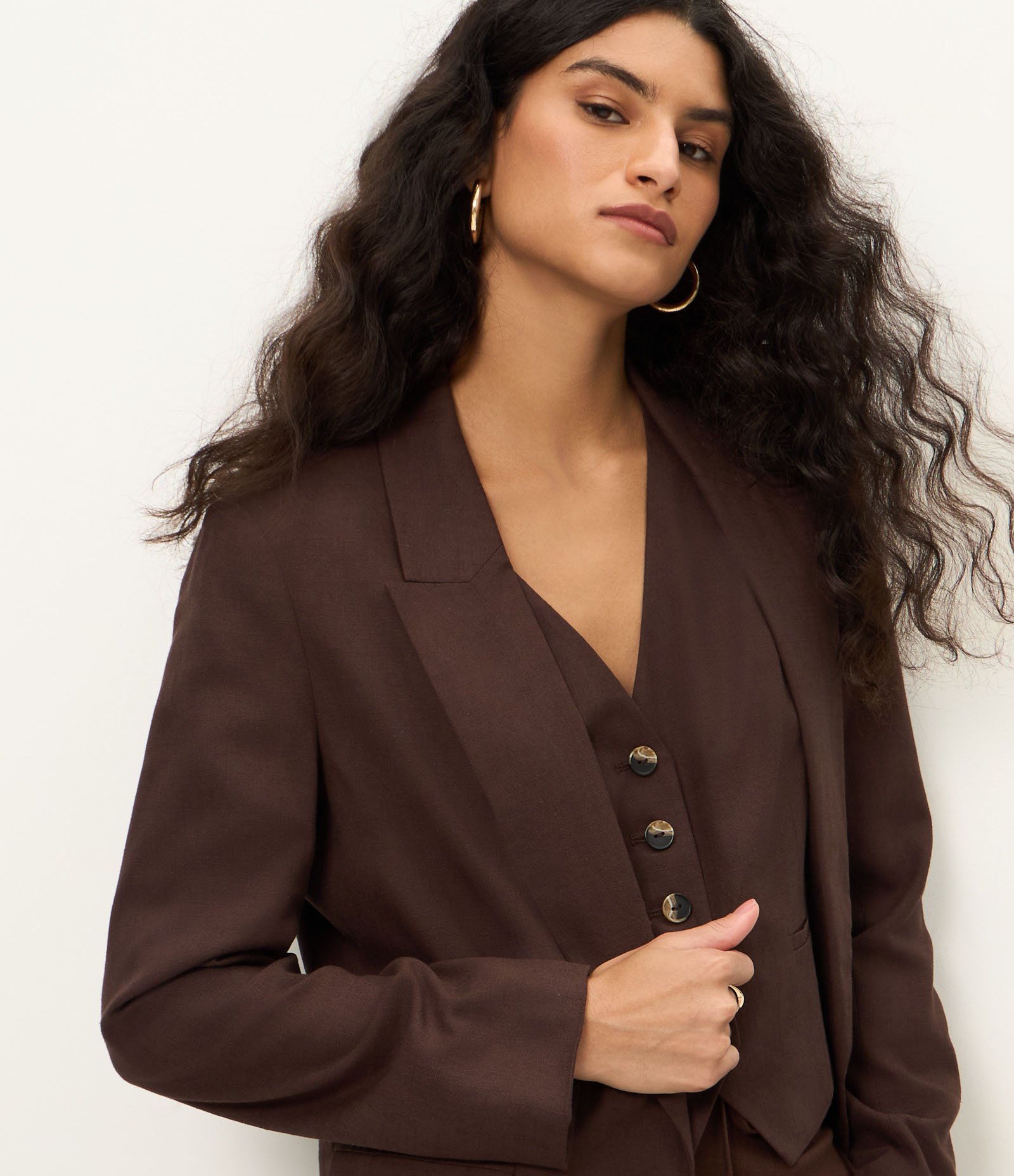 Blazer em Viscolinho com Lapelas e Botão Único Marrom 4