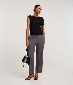 Calça Reta Alfaiatada com Textura e Bolsos