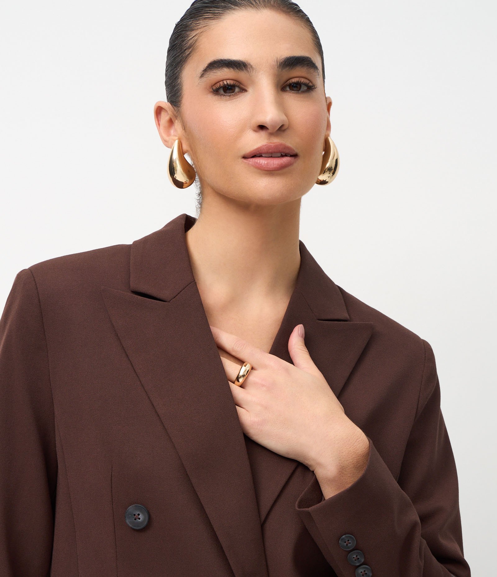 Blazer Alongado em Alfaiataria com Botões Marrom 3