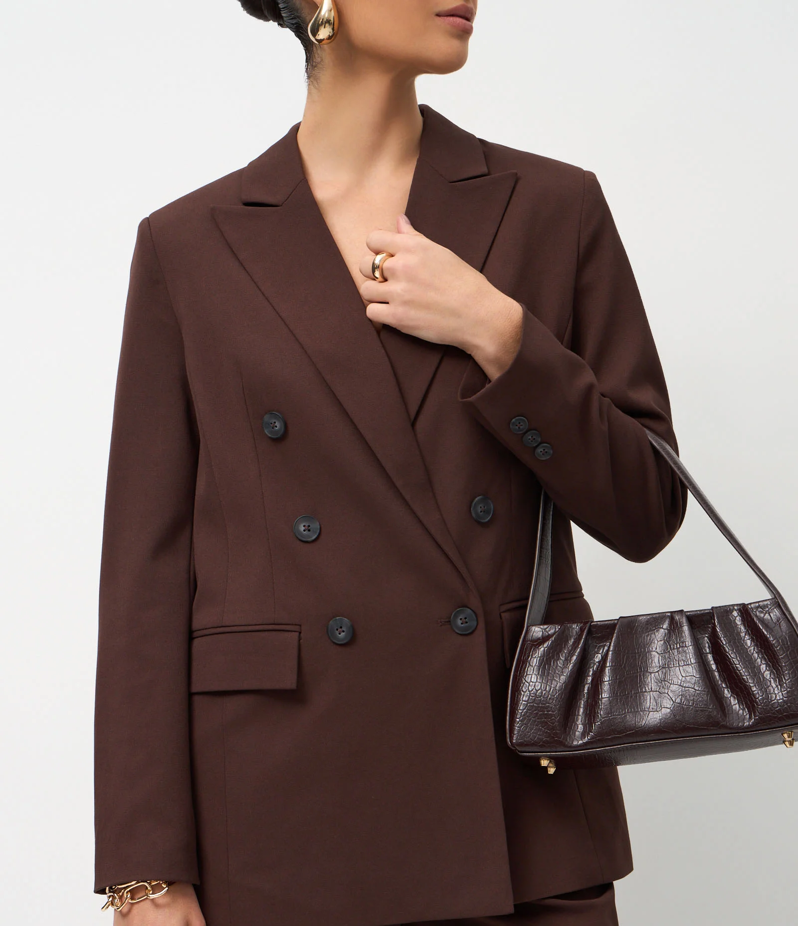 Blazer Alongado em Alfaiataria com Botões Marrom 4