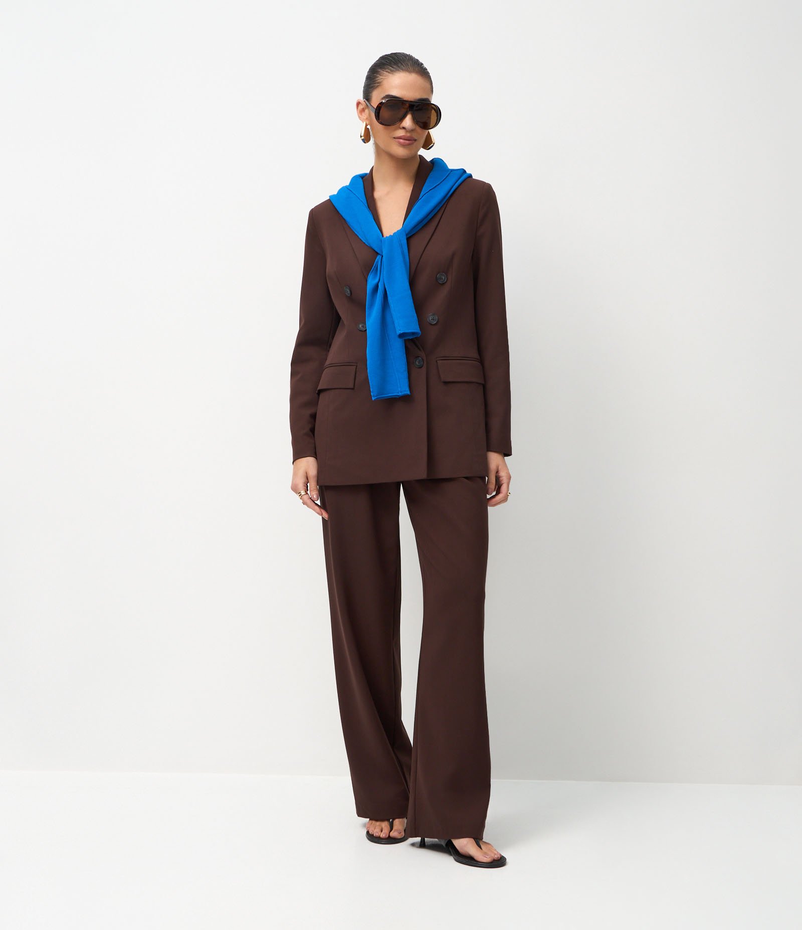 Blazer Alongado em Alfaiataria com Botões Marrom 5