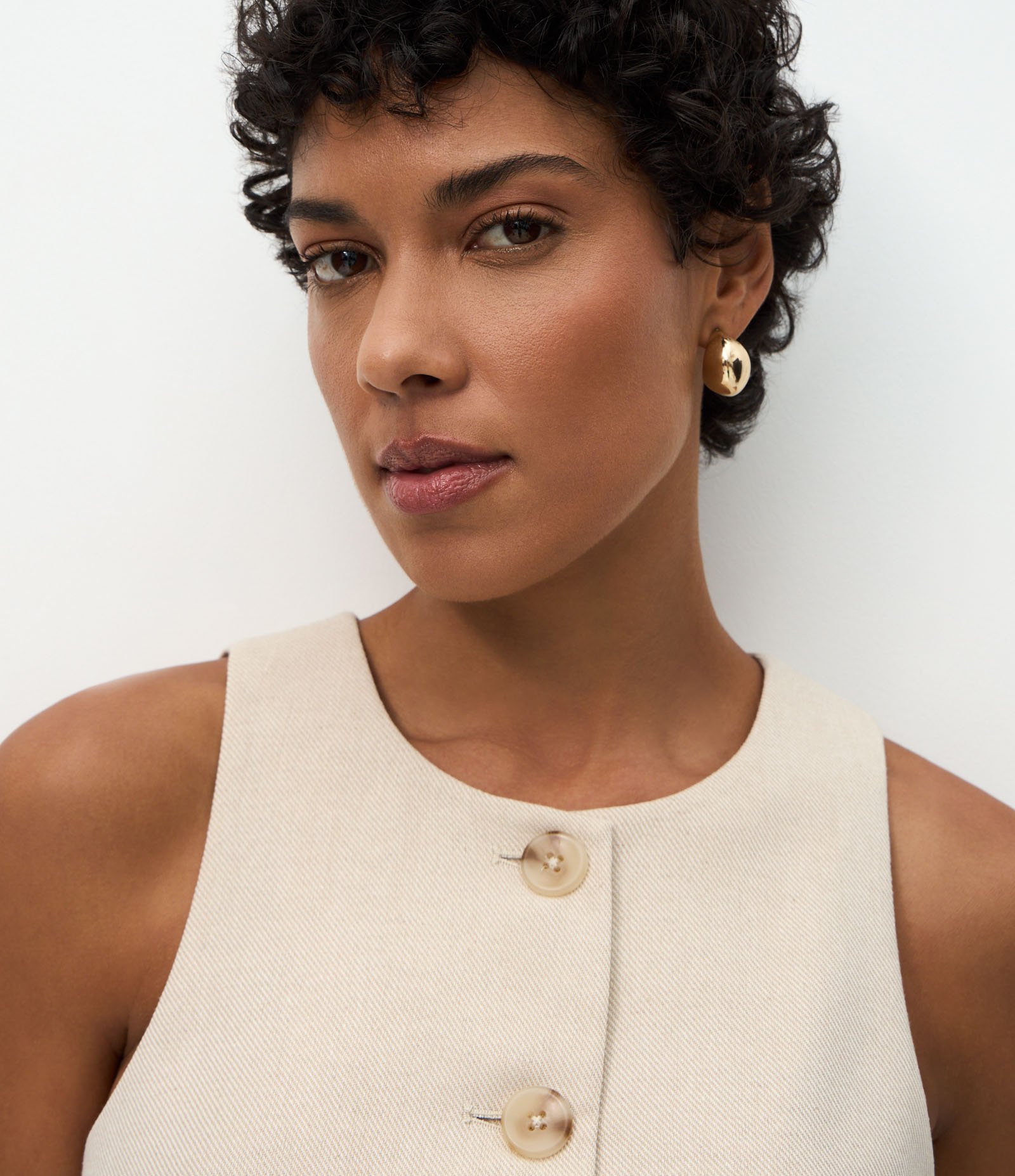 Colete com Linho e Abotoamento Frontal Bege 3