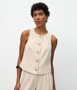 Colete com Linho e Abotoamento Frontal