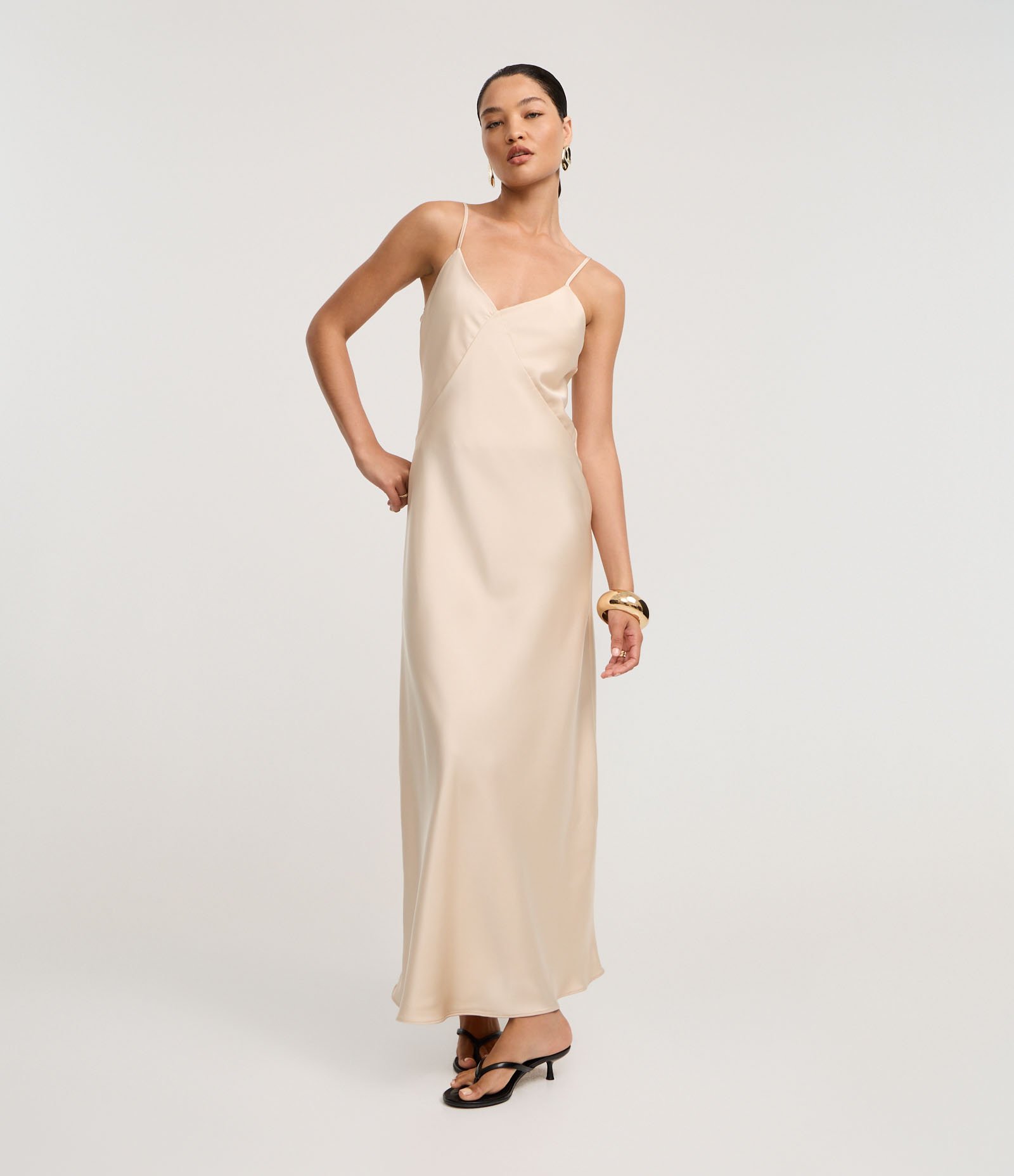 Vestido Acetinado de Alça com Recorte no Busto Champanhe 1