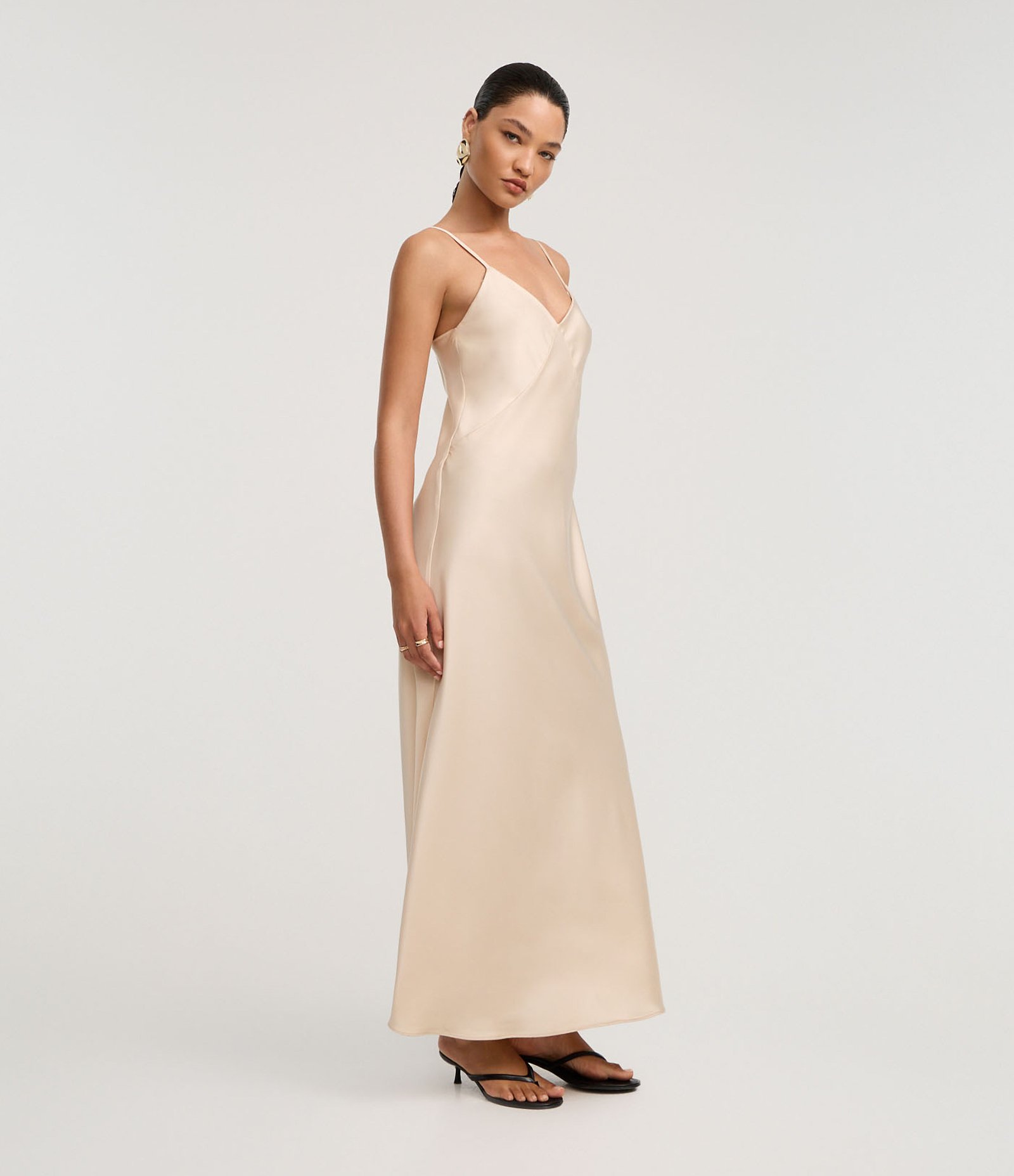 Vestido Acetinado de Alça com Recorte no Busto Champanhe 4