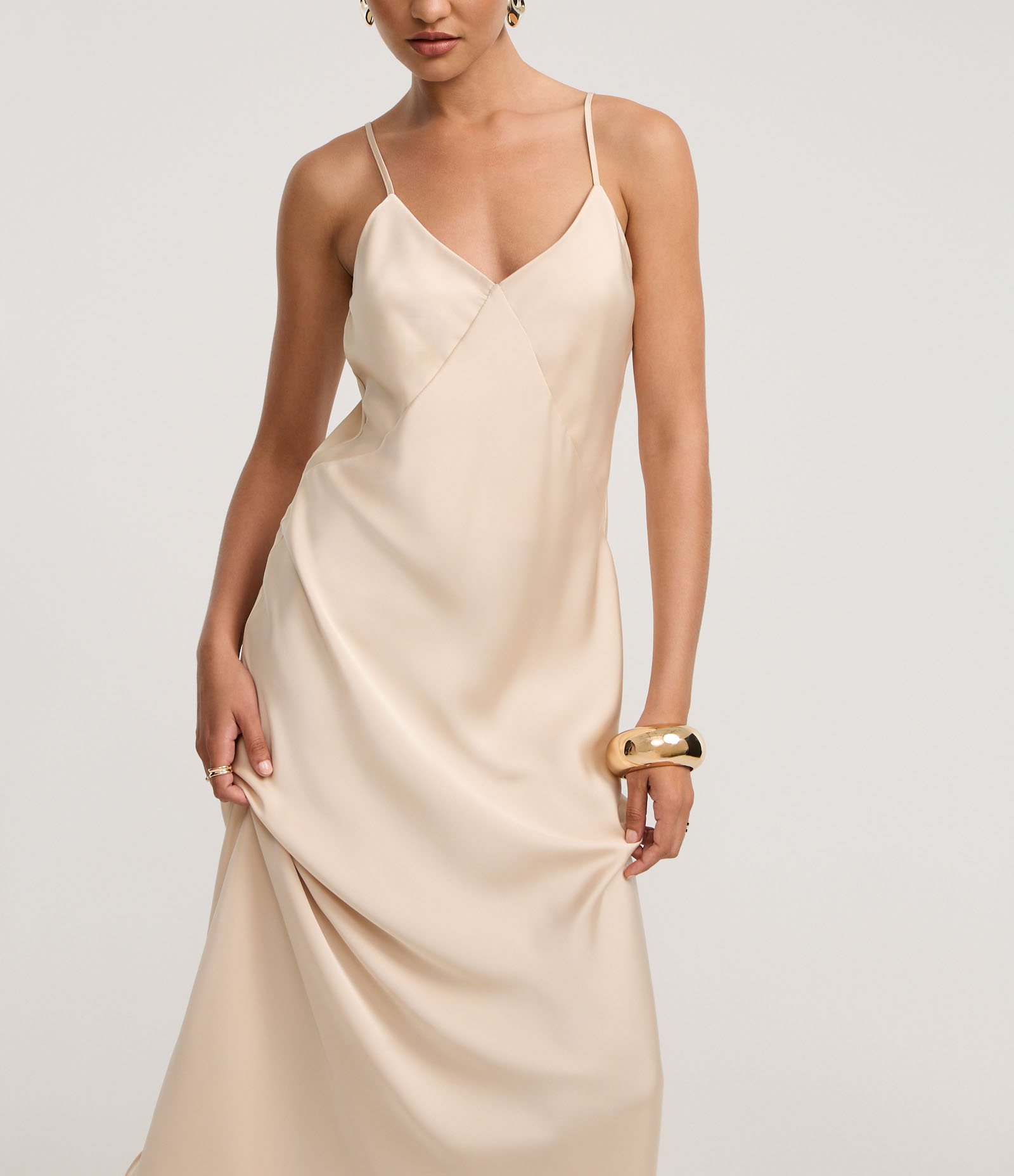 Vestido Acetinado de Alça com Recorte no Busto Champanhe 5