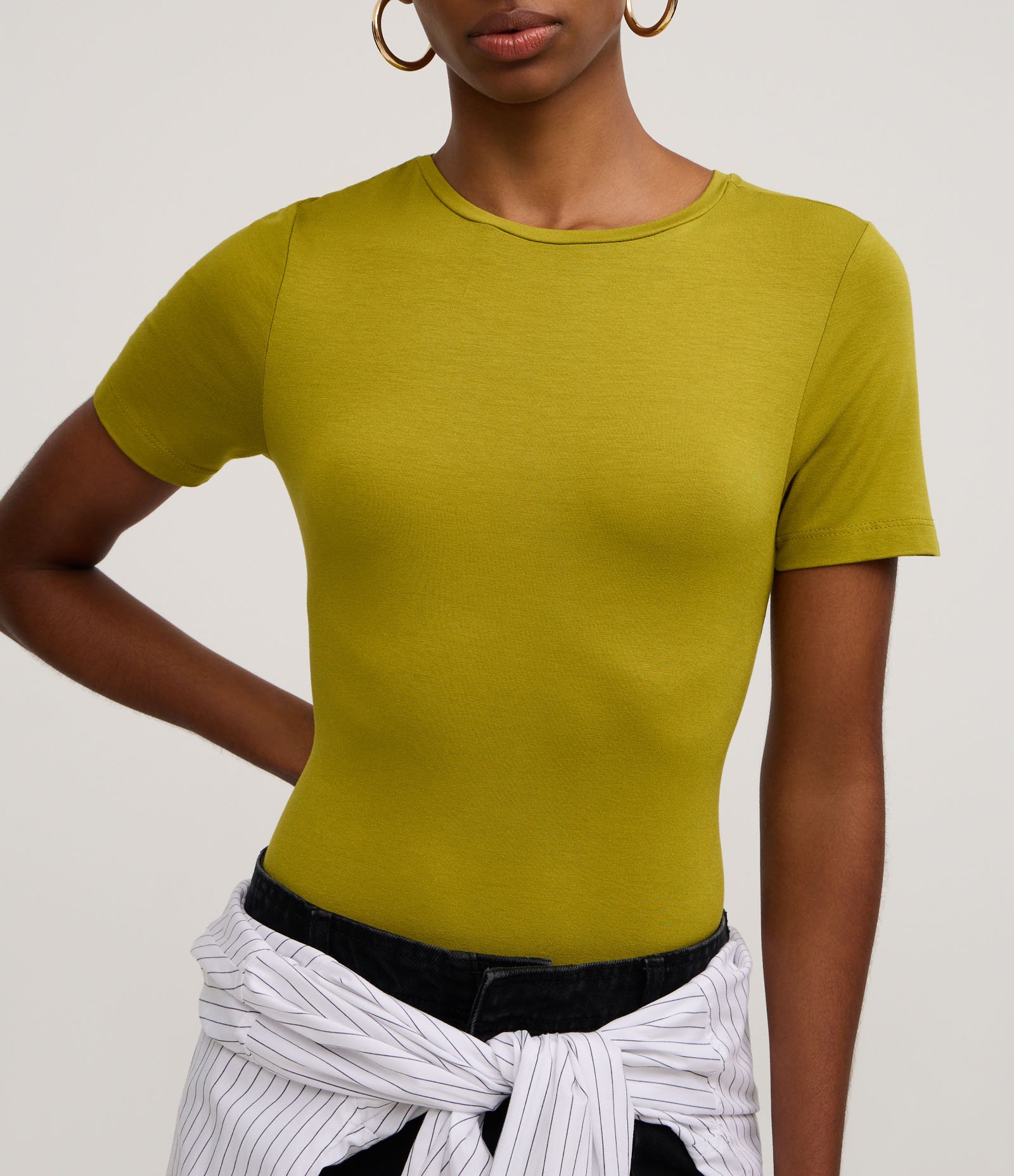 Blusa T-Shirt Básica em Viscose Verde Abacate 4