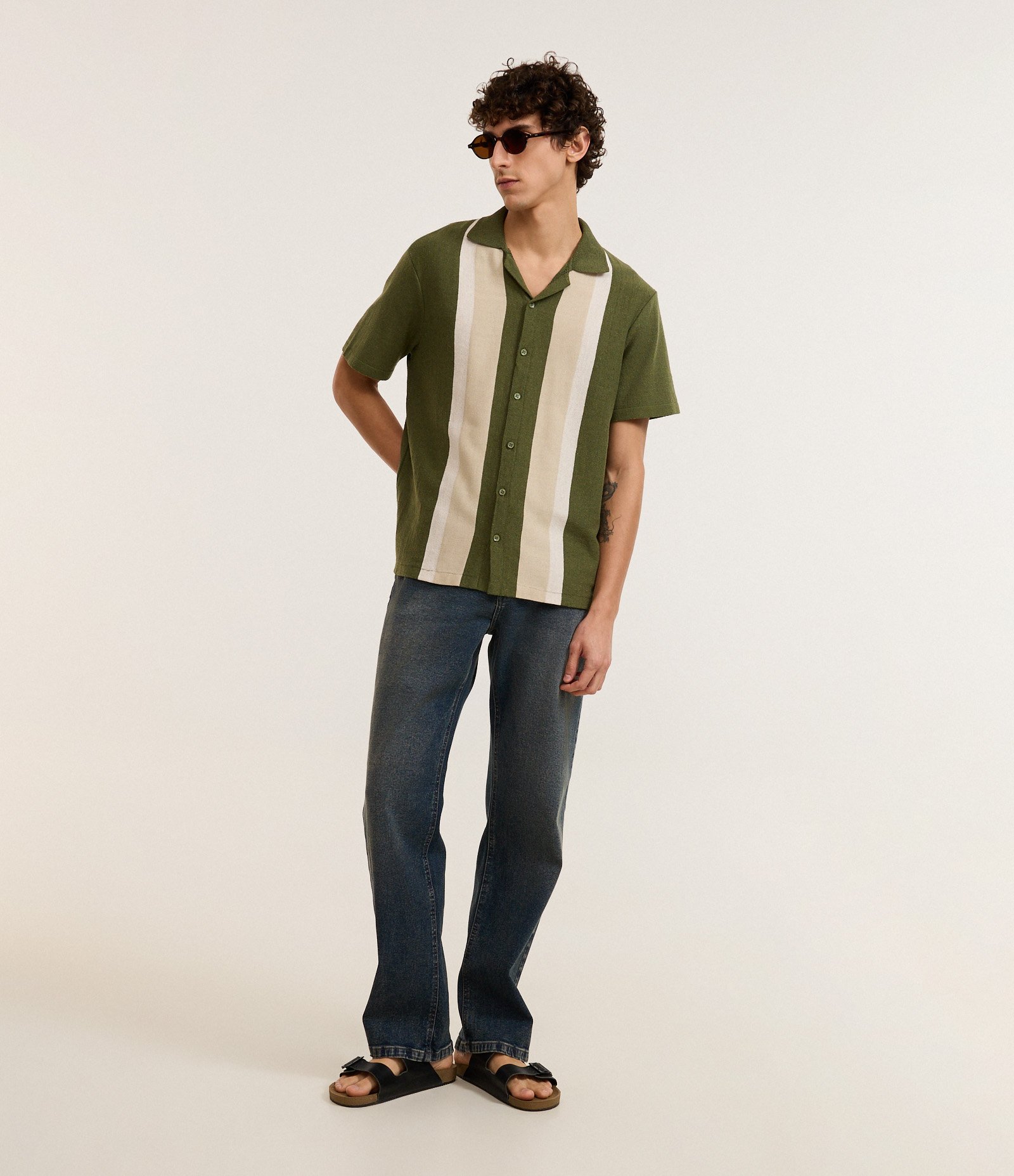 Camisa Regular em Tricô Leve com Listras Contrastantes Verde 2