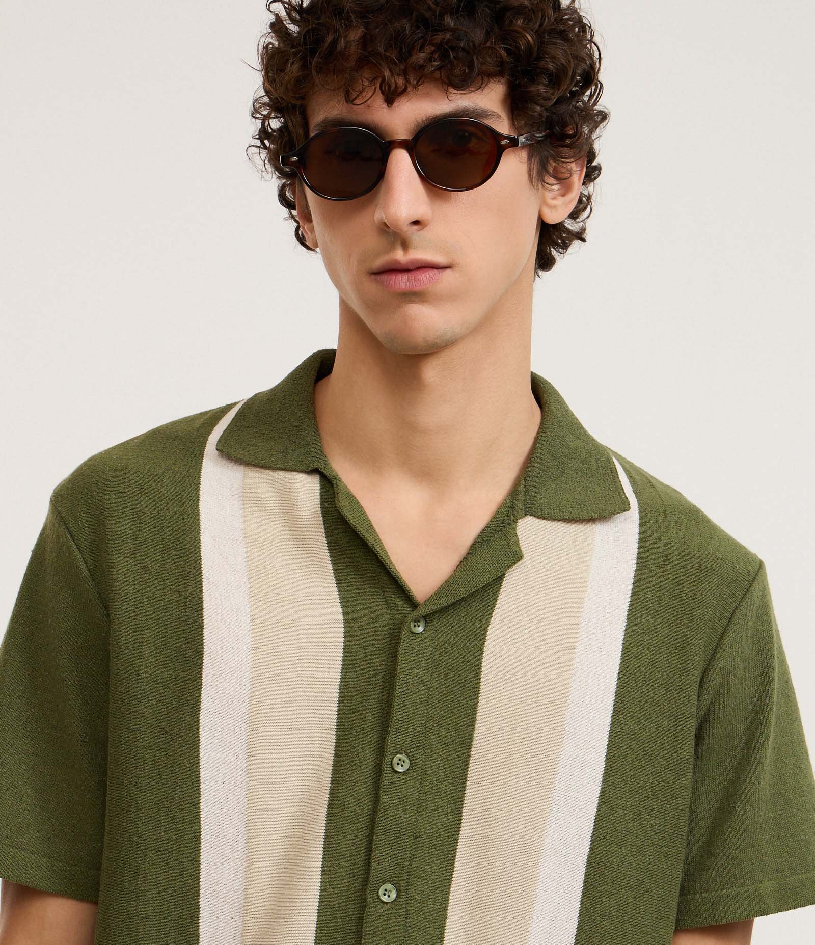 Camisa Regular em Tricô Leve com Listras Contrastantes Verde 3