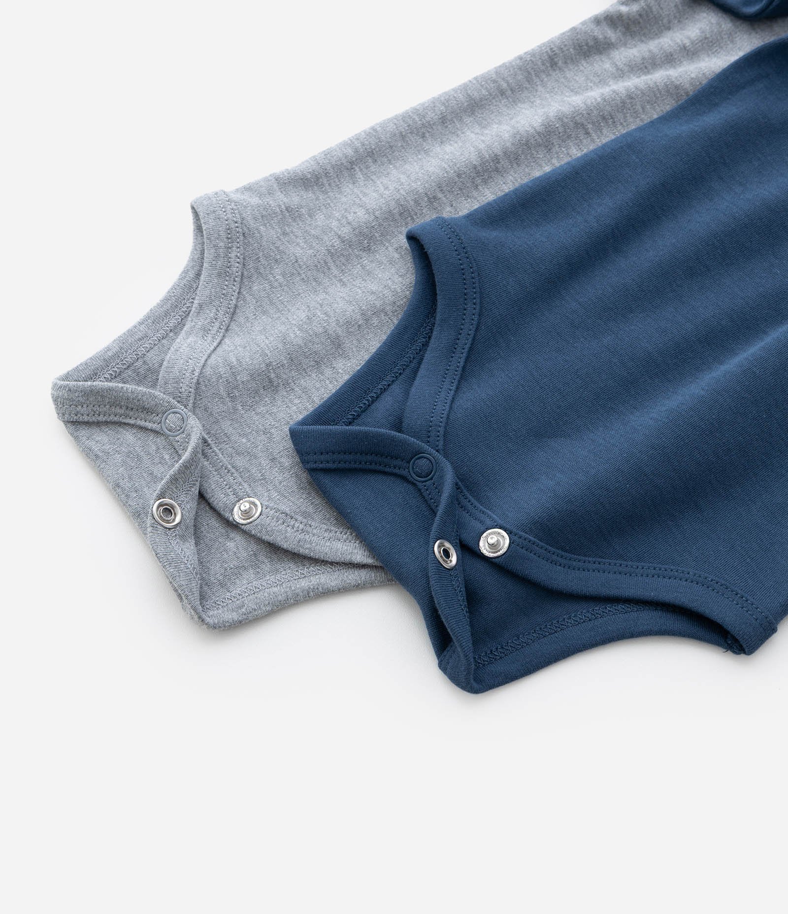 Kit 02 Bodies Infantis em Suedine com Gola Americana – Tam RN a 18 Meses Azul Marinho/Cinza 4