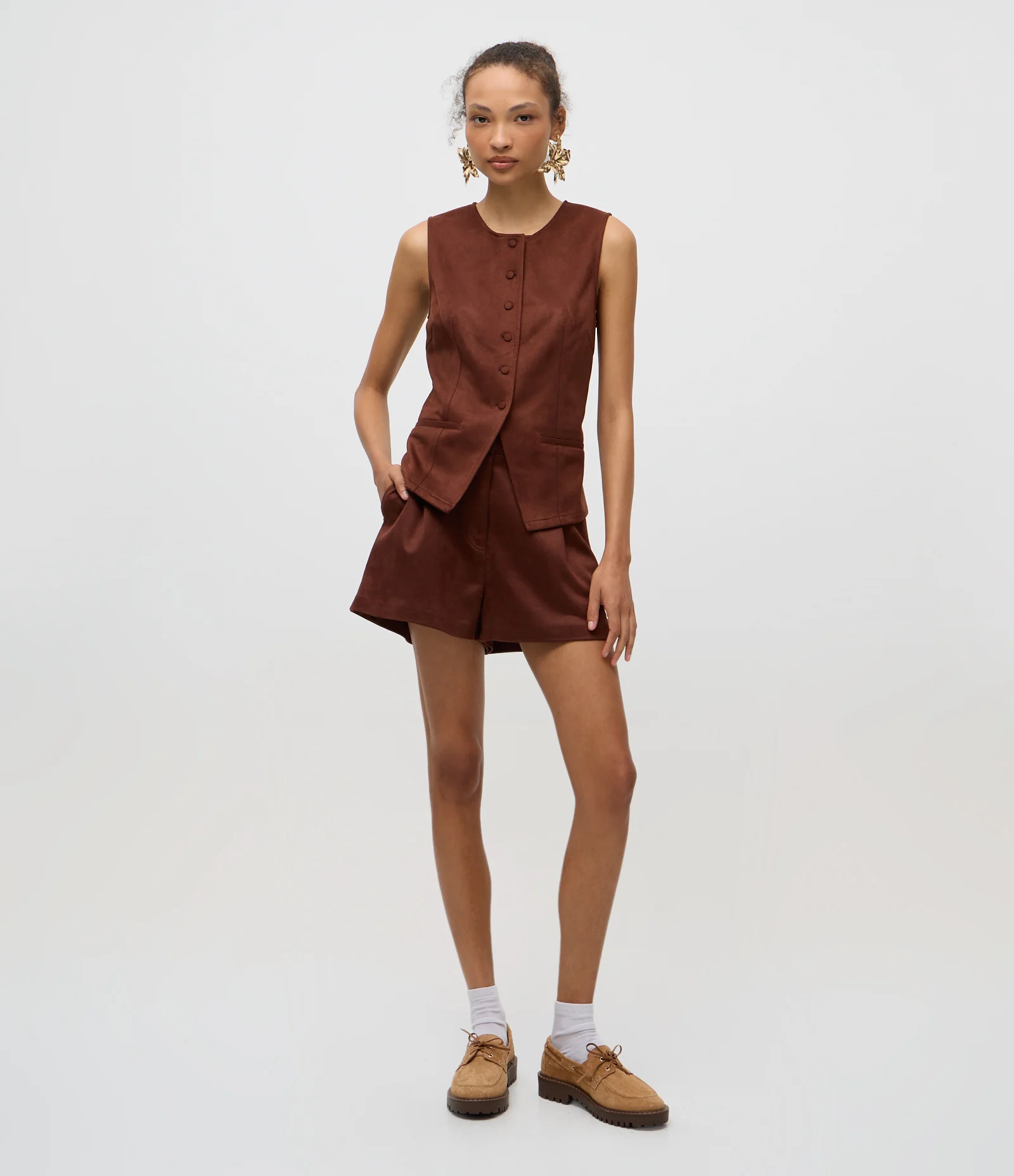 Short Evasê em Suede com Pregas Marrom 1