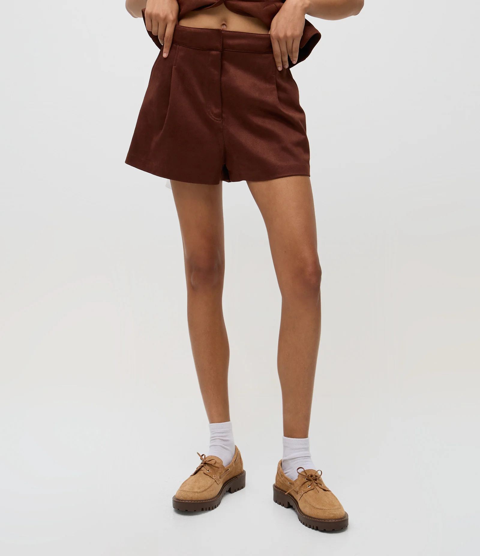 Short Evasê em Suede com Pregas Marrom 2