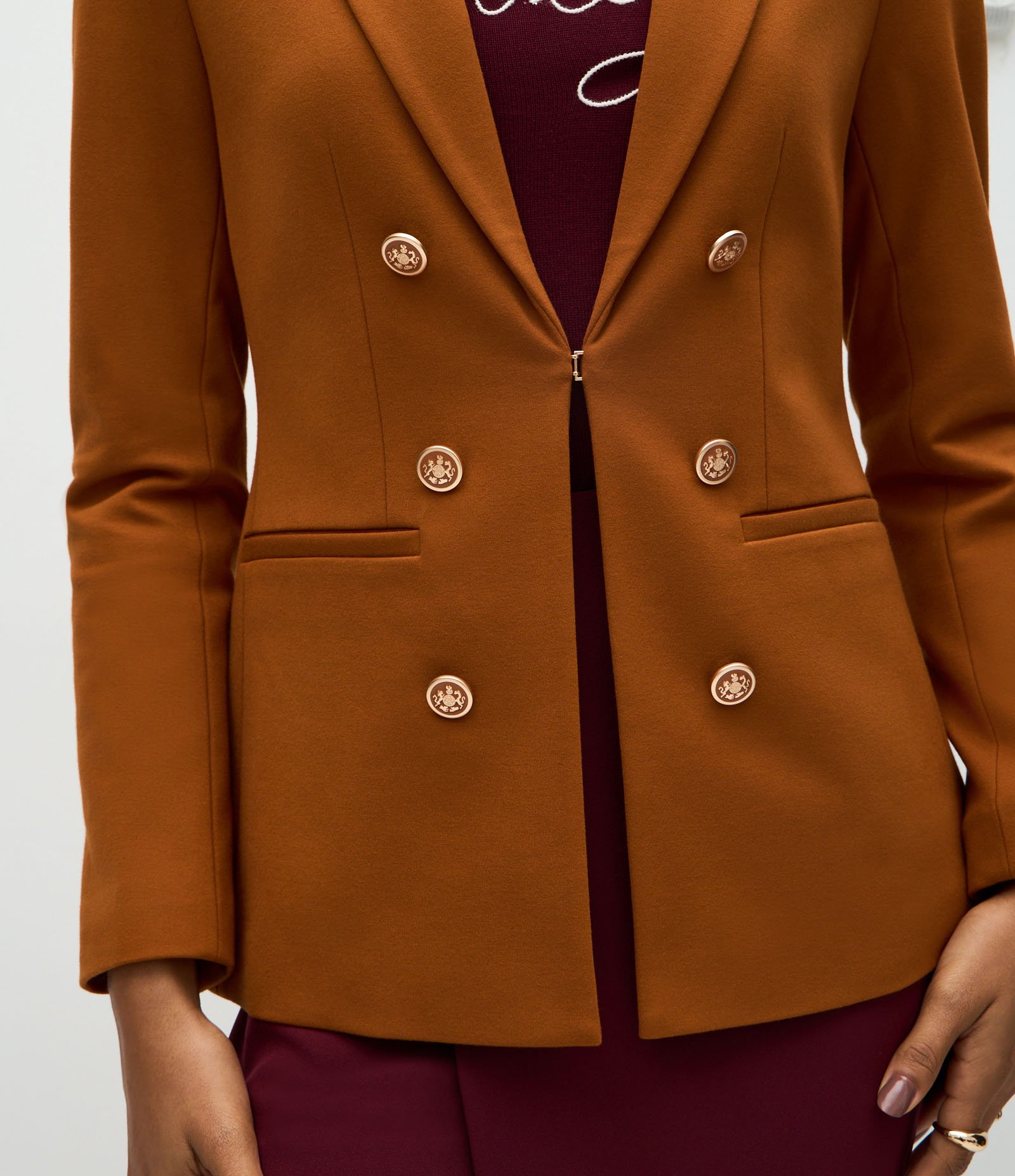 Blazer Alfaiatado em Ponto Roma com Botões Brasão Marrom 3
