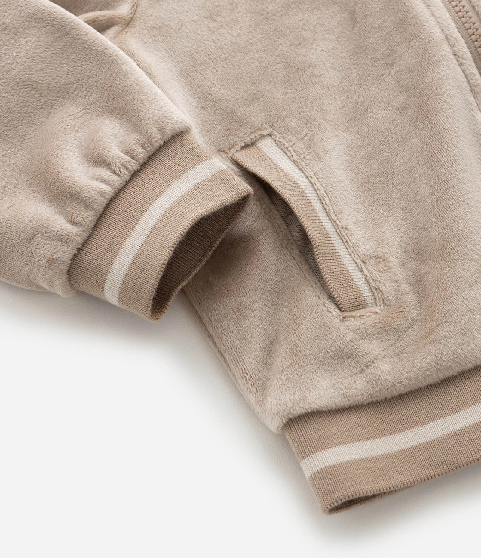 Conjunto Infantil em Plush com Jaqueta Bordada e Calça – Tam 0 a 18 Meses Bege 11