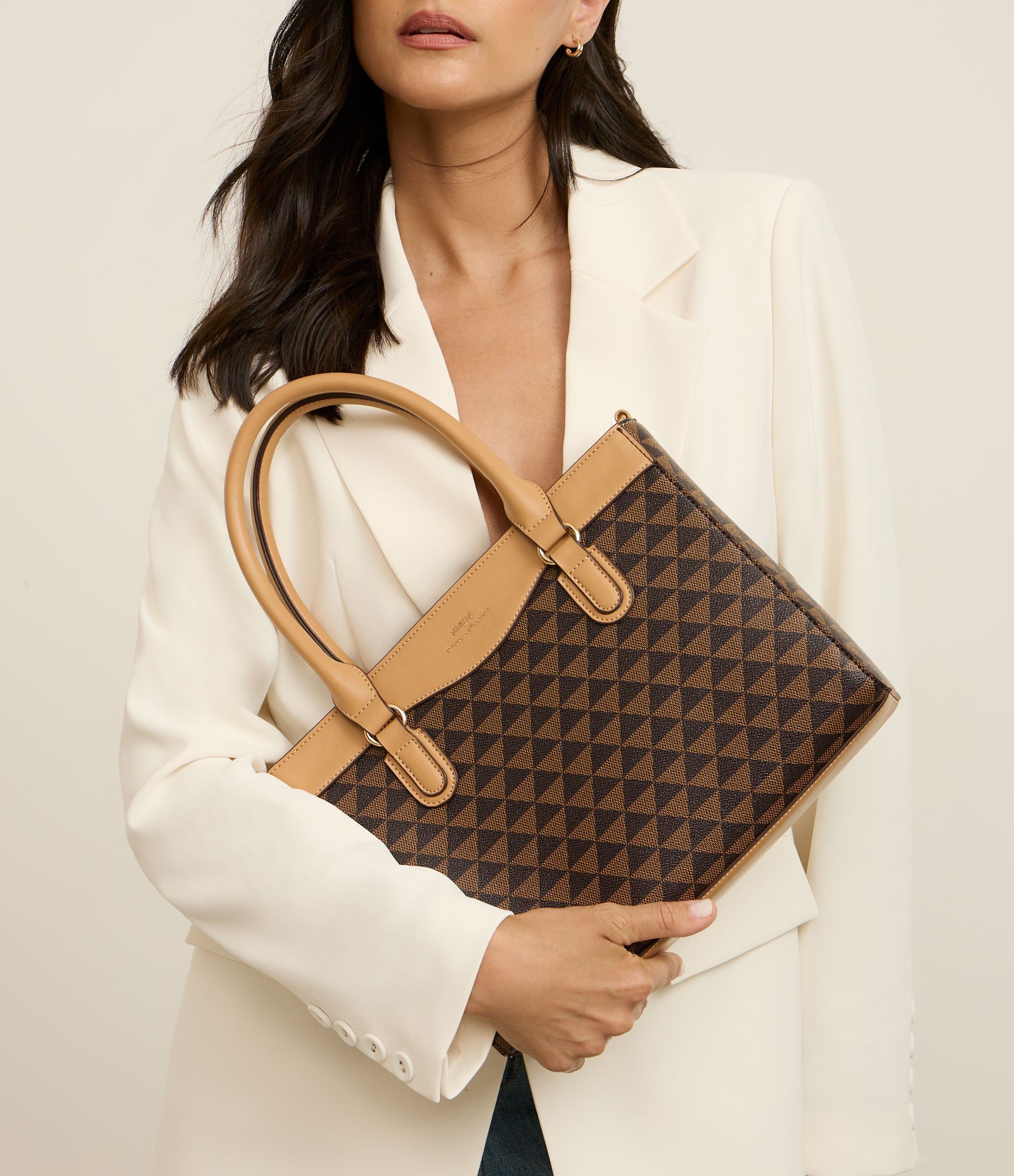 Bolsa Média com Alça Removível e Estampa Geométrica Marrom 8