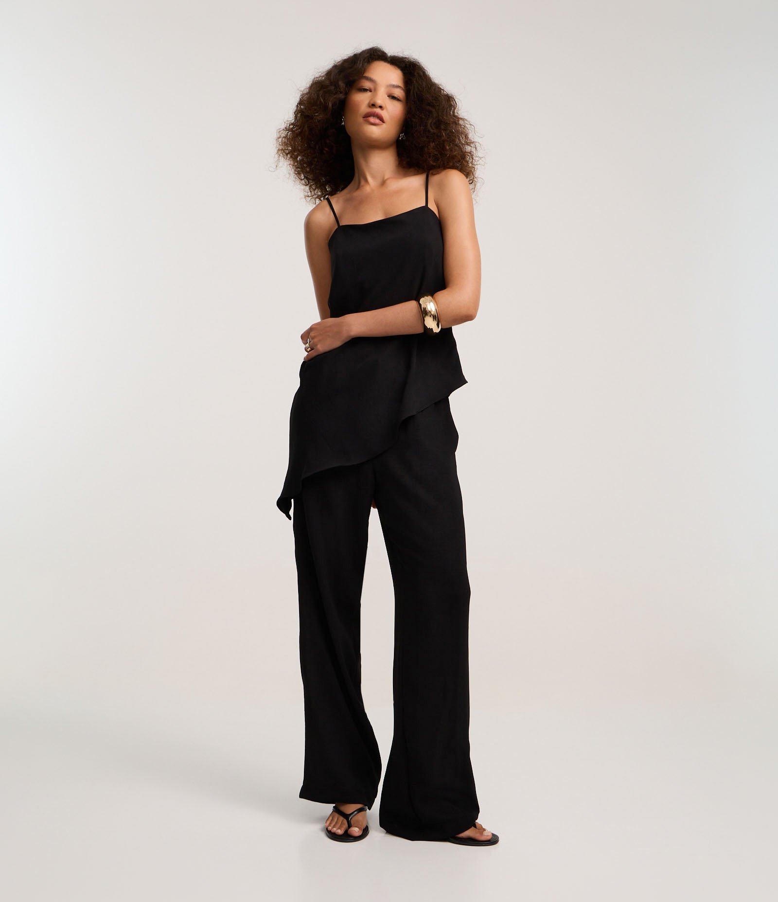 Calça Reta em Airflow com Elástico e Amarração no Cós Preto 1