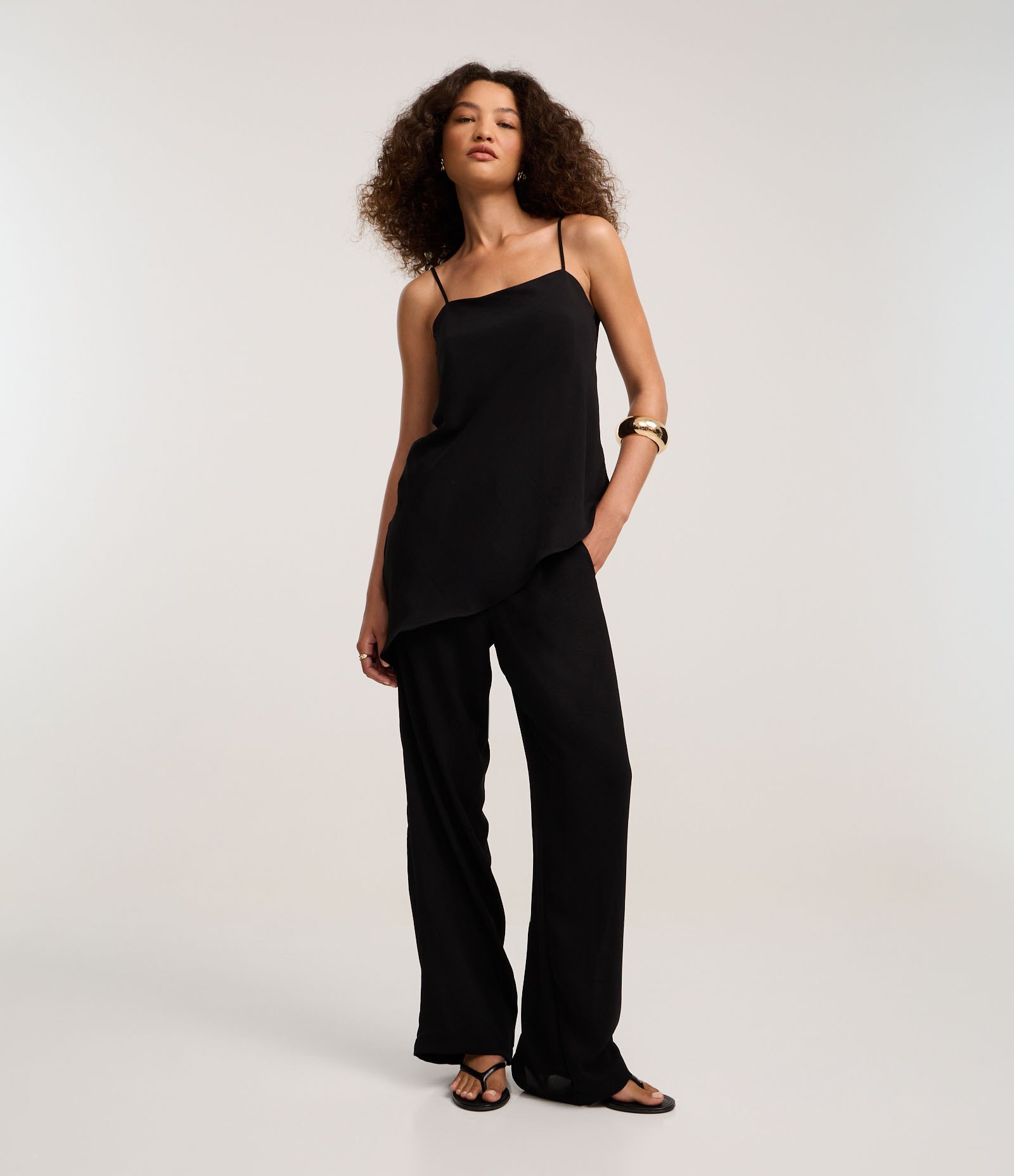 Blusa de Alça em Airflow com Barra Assimétrica Preto 2