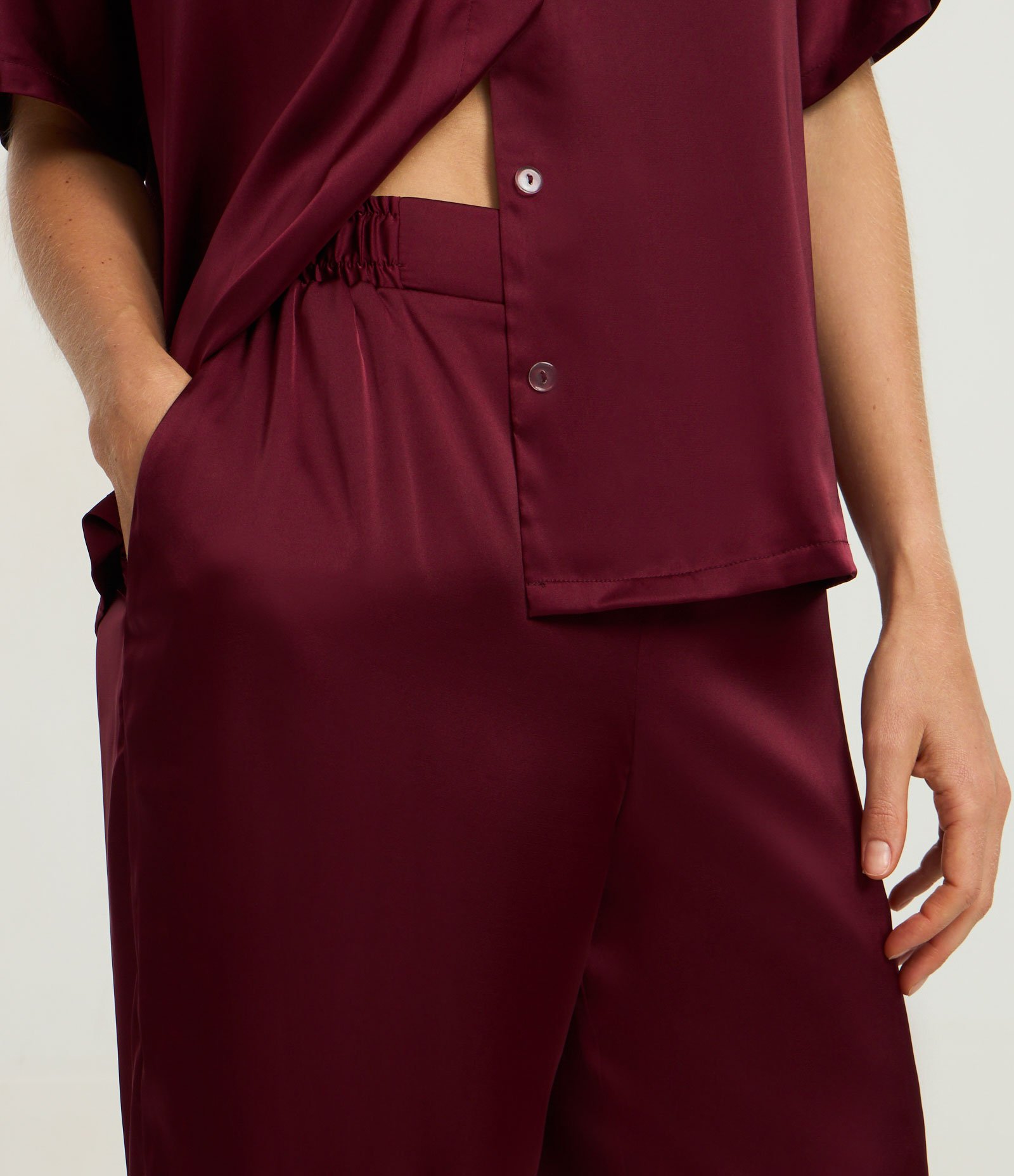 Pijama Americano com Blusa e Calça em Cetim Bordô 3
