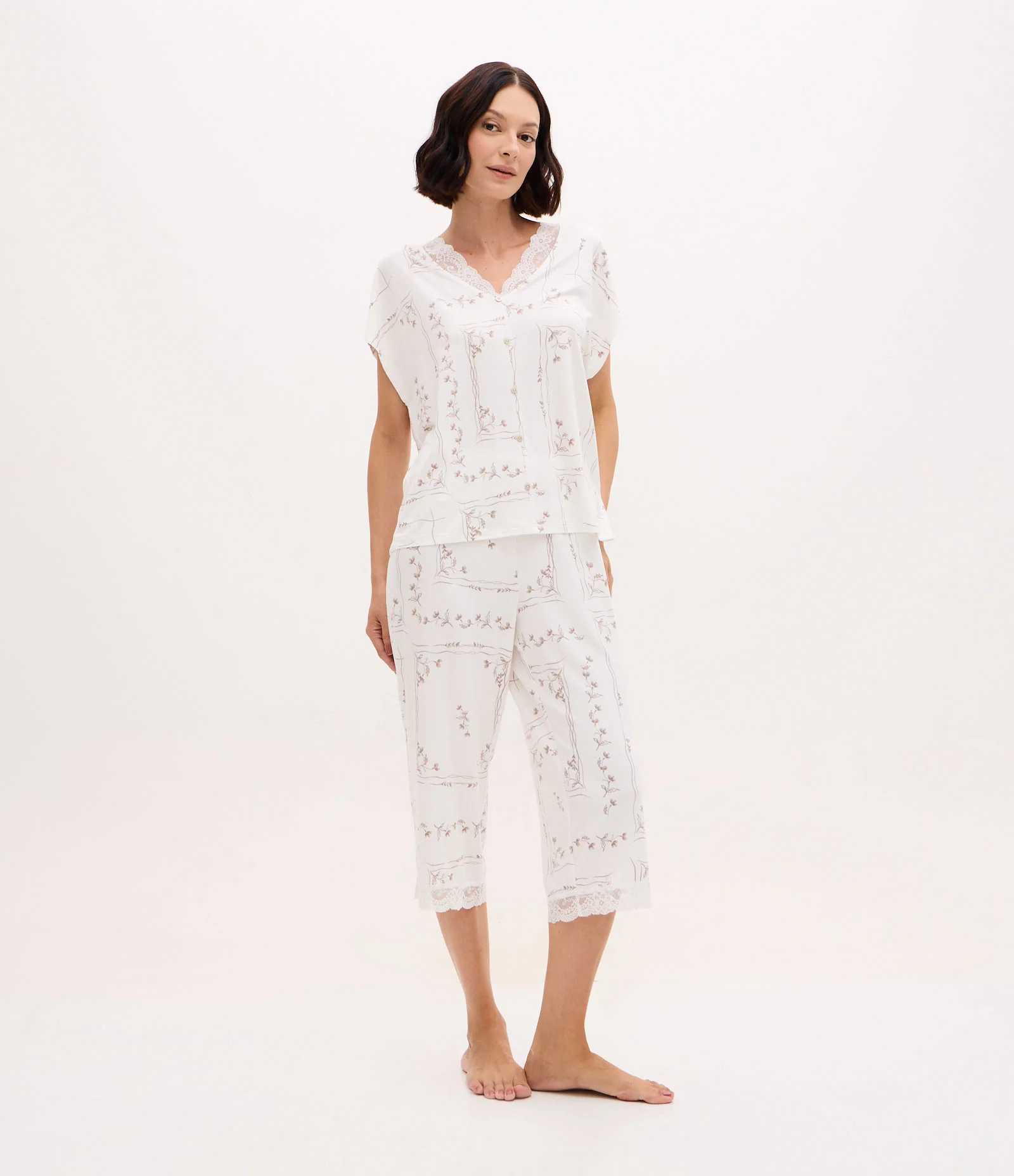 Pijama Capri Peach Touch com Renda e Estampa Floral Branco 2