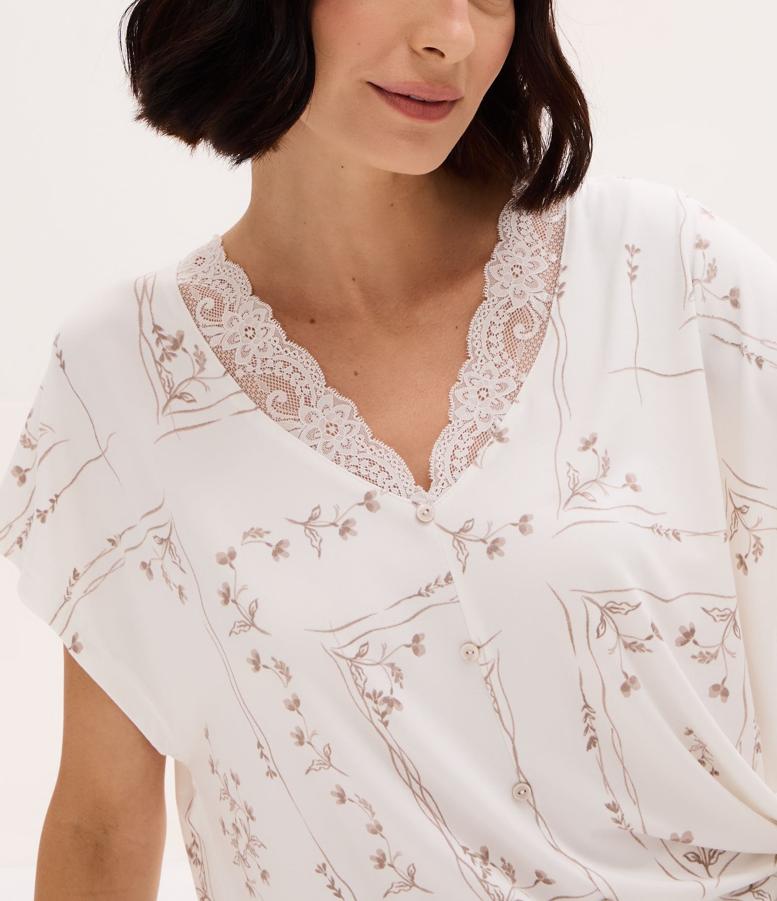 Pijama Capri Peach Touch com Renda e Estampa Floral Branco 3