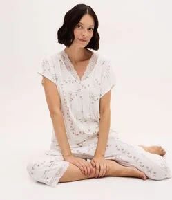 Pijama Capri Peach Touch com Renda e Estampa Floral