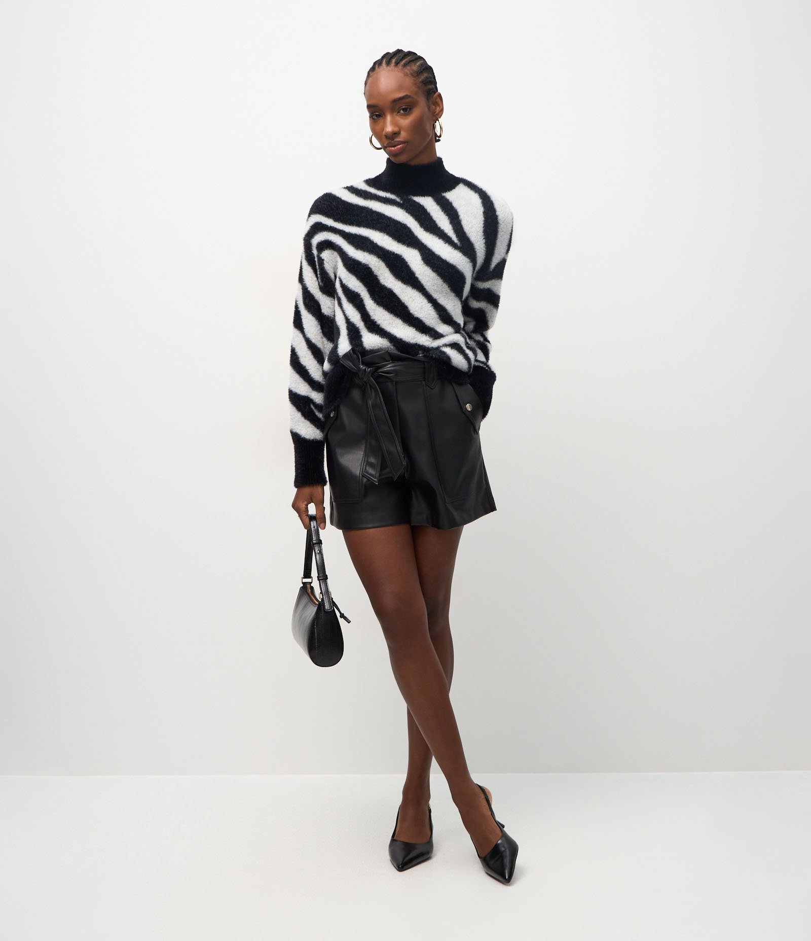 Suéter com Textura Peluciada e Estampa Animal Print Branco/Preto 2