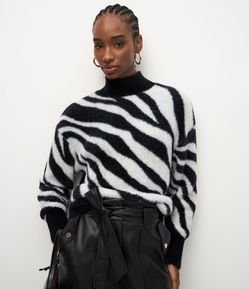 Suéter com Textura Peluciada e Estampa Animal Print