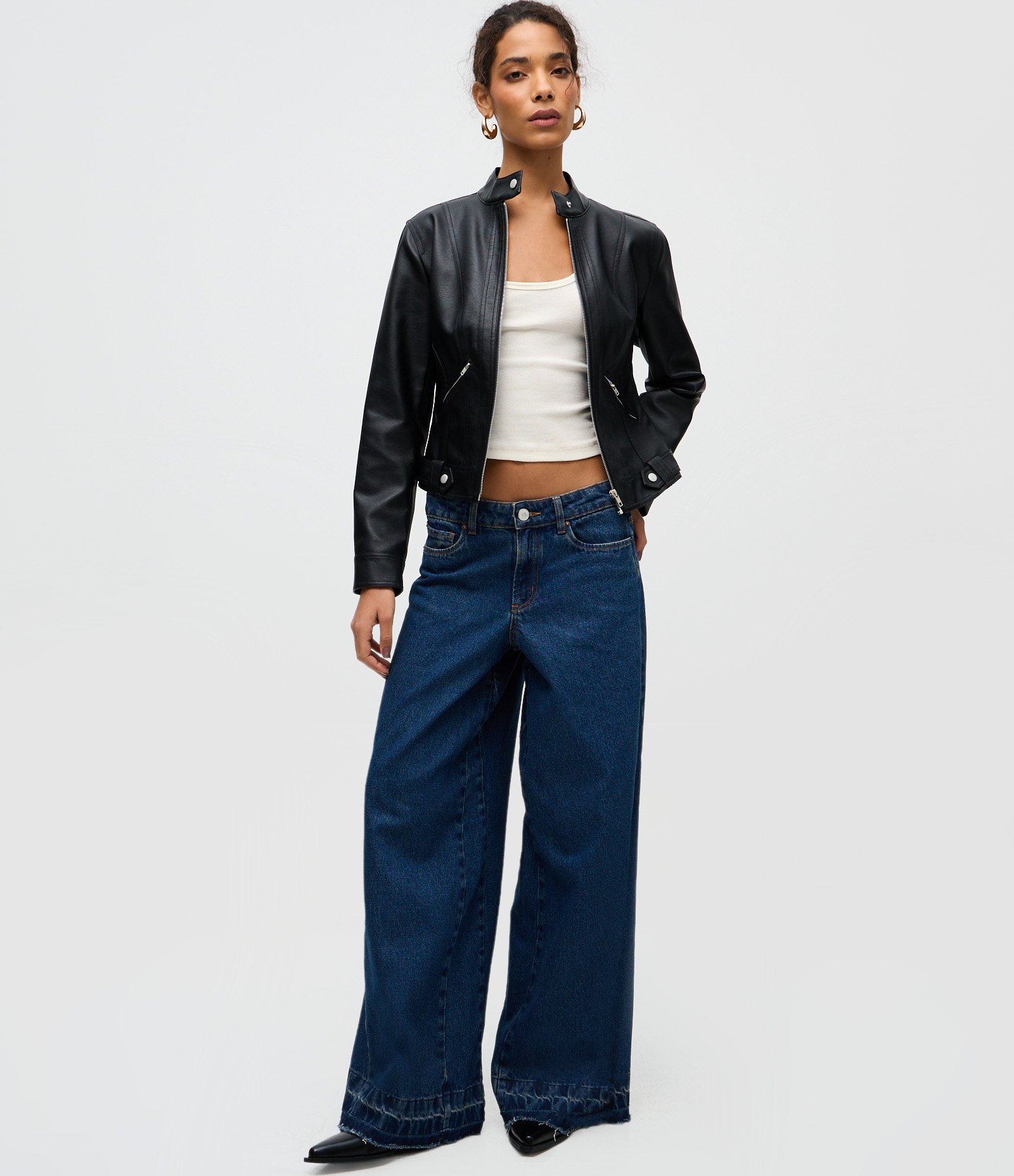 Jaqueta em PU com Gola Alta e Zíper Frontal Preto 2