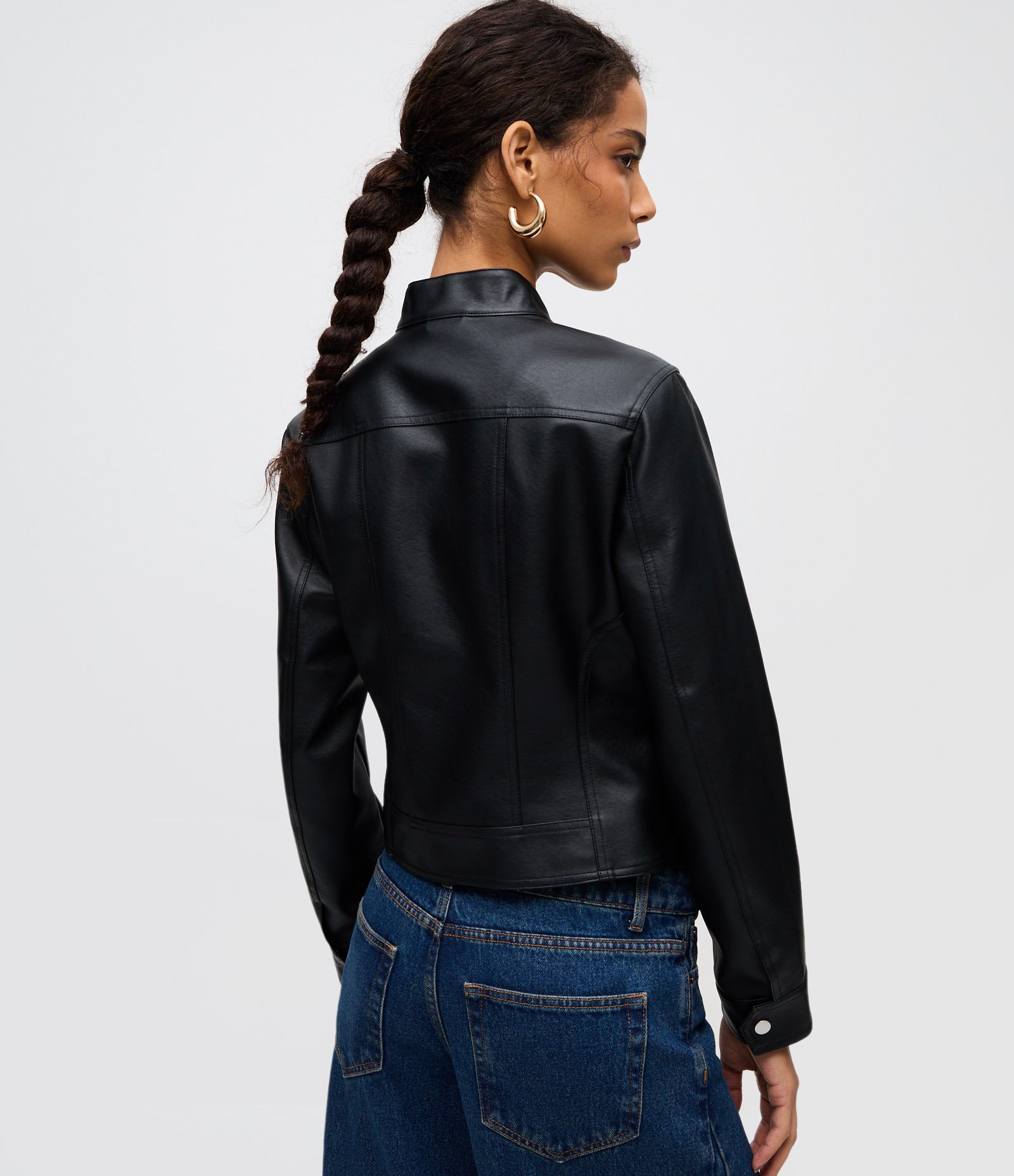 Jaqueta em PU com Gola Alta e Zíper Frontal Preto 4