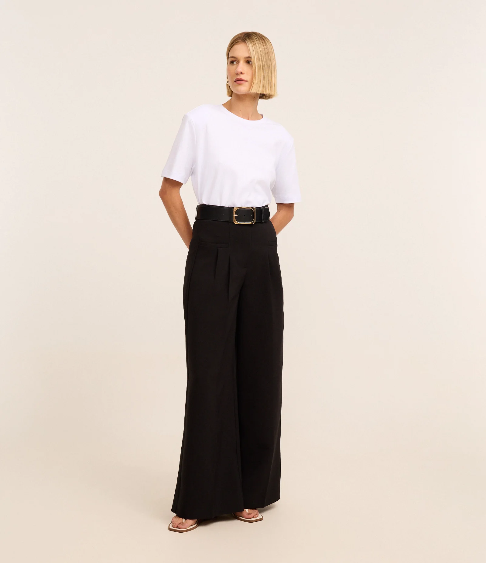 Blusa T-shirt com Ombreiras Branco 2