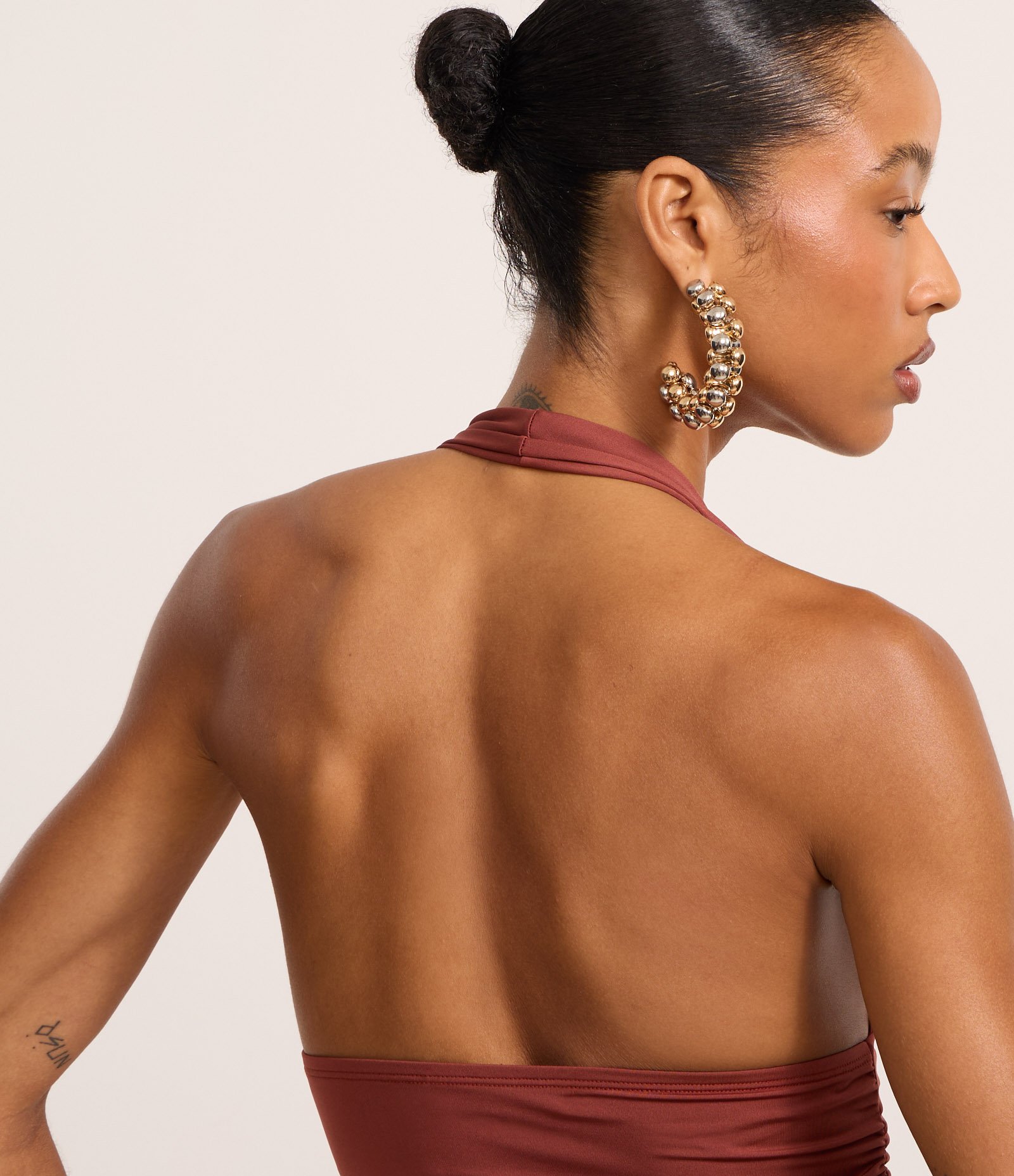 Blusa Frente Única com Franzidos Laterais Marrom 4