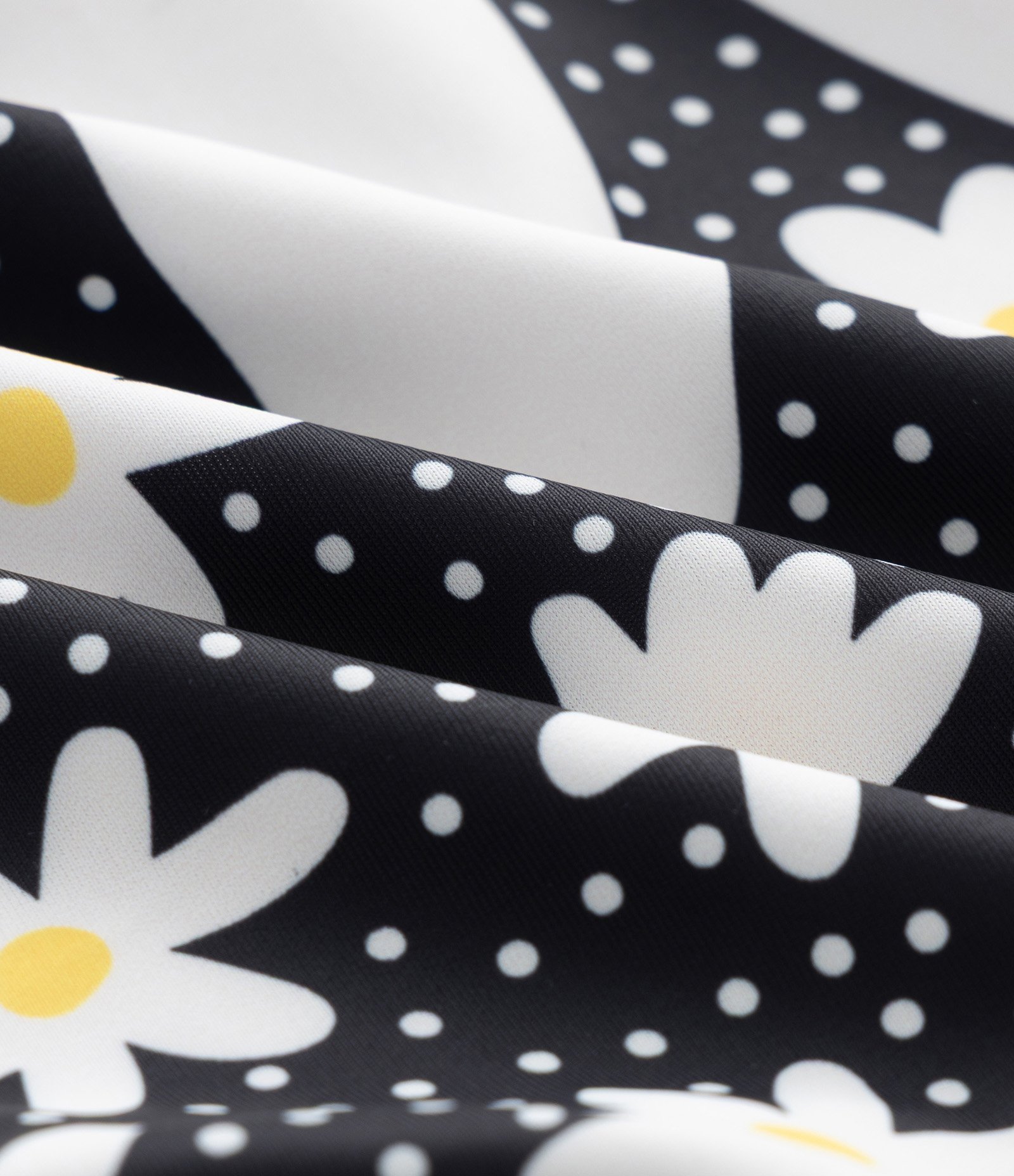 Maiô Infantil com Estampa Flores Margaridas  – Tam 8 a 16 Anos Preto/Branco 3