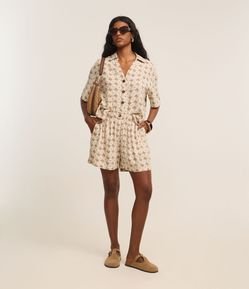 Short Runner em Viscolinho com Estampa de Coqueiros