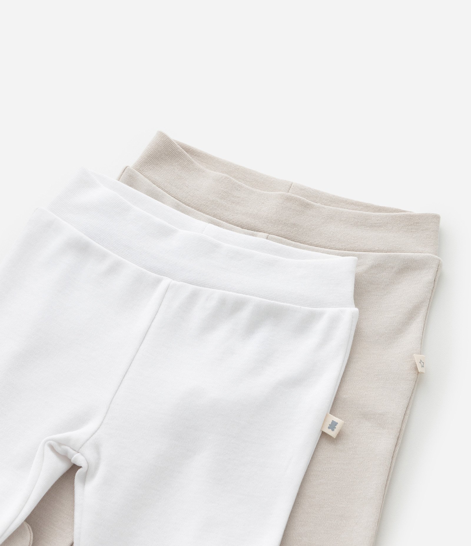 Kit 02 Calças Infantis com Pézinho em Suedine – Tam RN a 12 Meses Bege/Branco 4