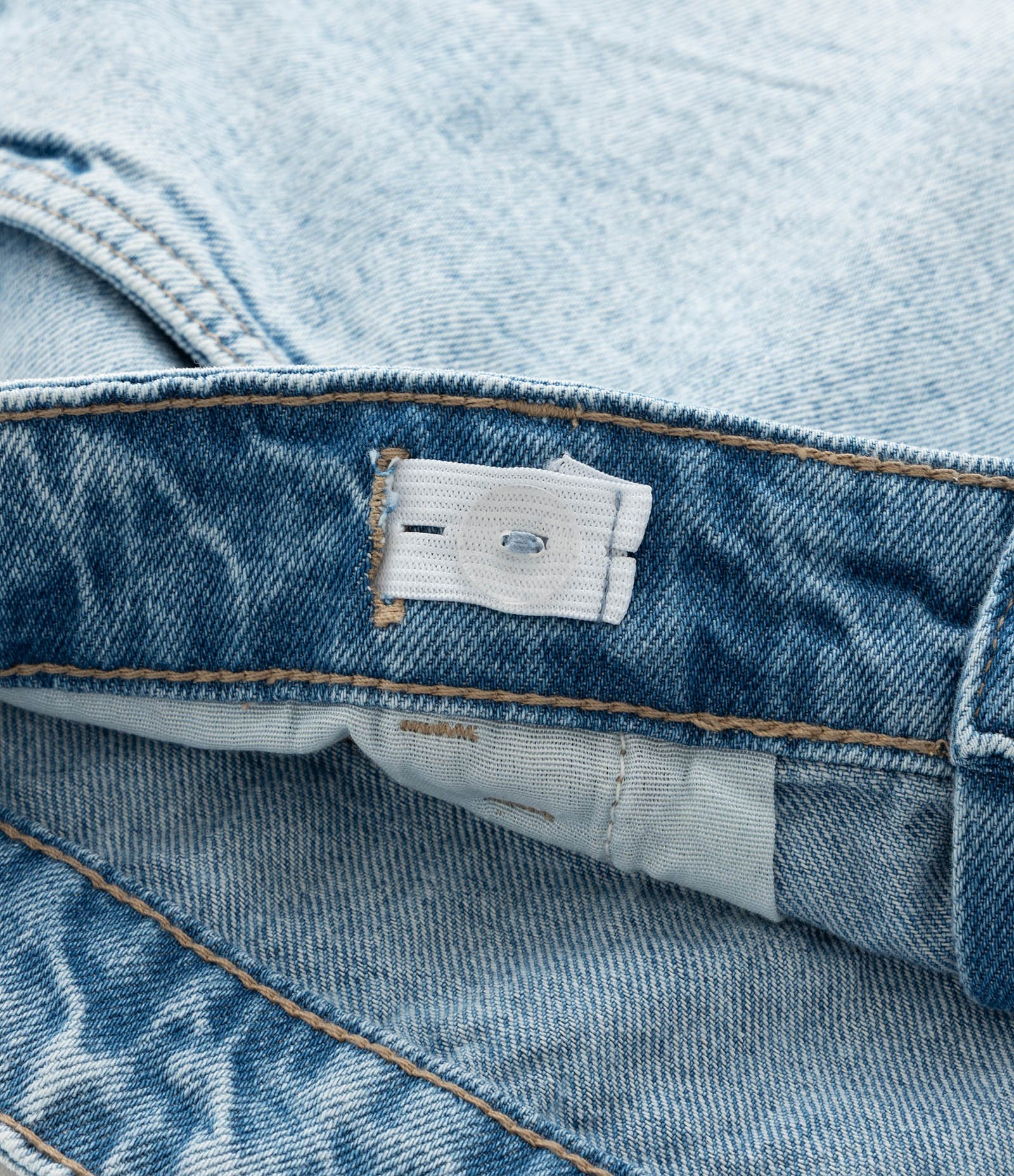 Short Boyfriend em Jeans com Rendinha Guipir na Barra Azul 9